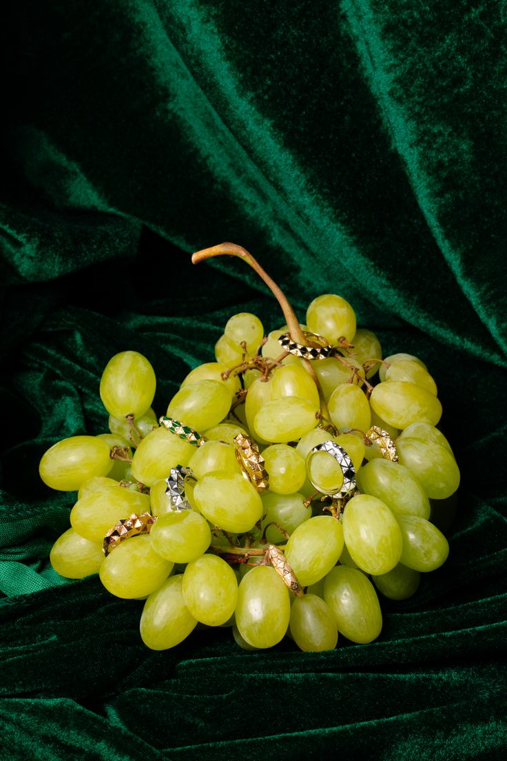 Шинэ жилийн үдэш туршиж болох “хүсэл биелүүлдэг” өвөрмөц аргууд (фото 1)