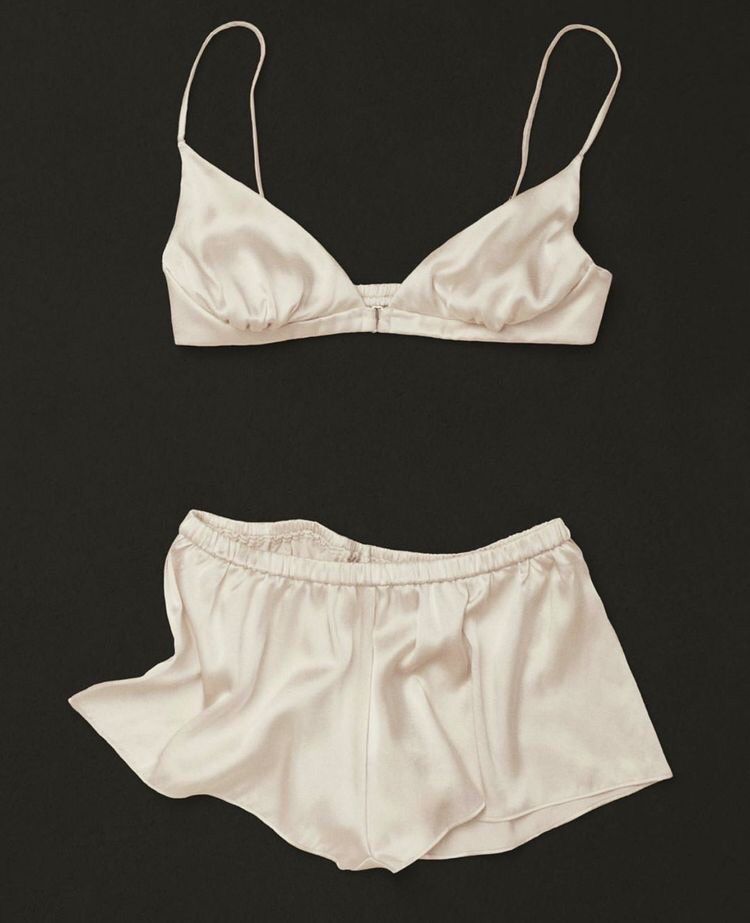 Шинэ жилийн үдэш туршиж болох “хүсэл биелүүлдэг” өвөрмөц аргууд (фото 8)