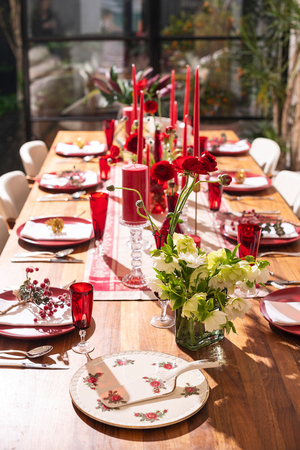 Шинэ жилийн баярын ширээгээ улаан өнгөөр чимэглээрэй (фото 4)