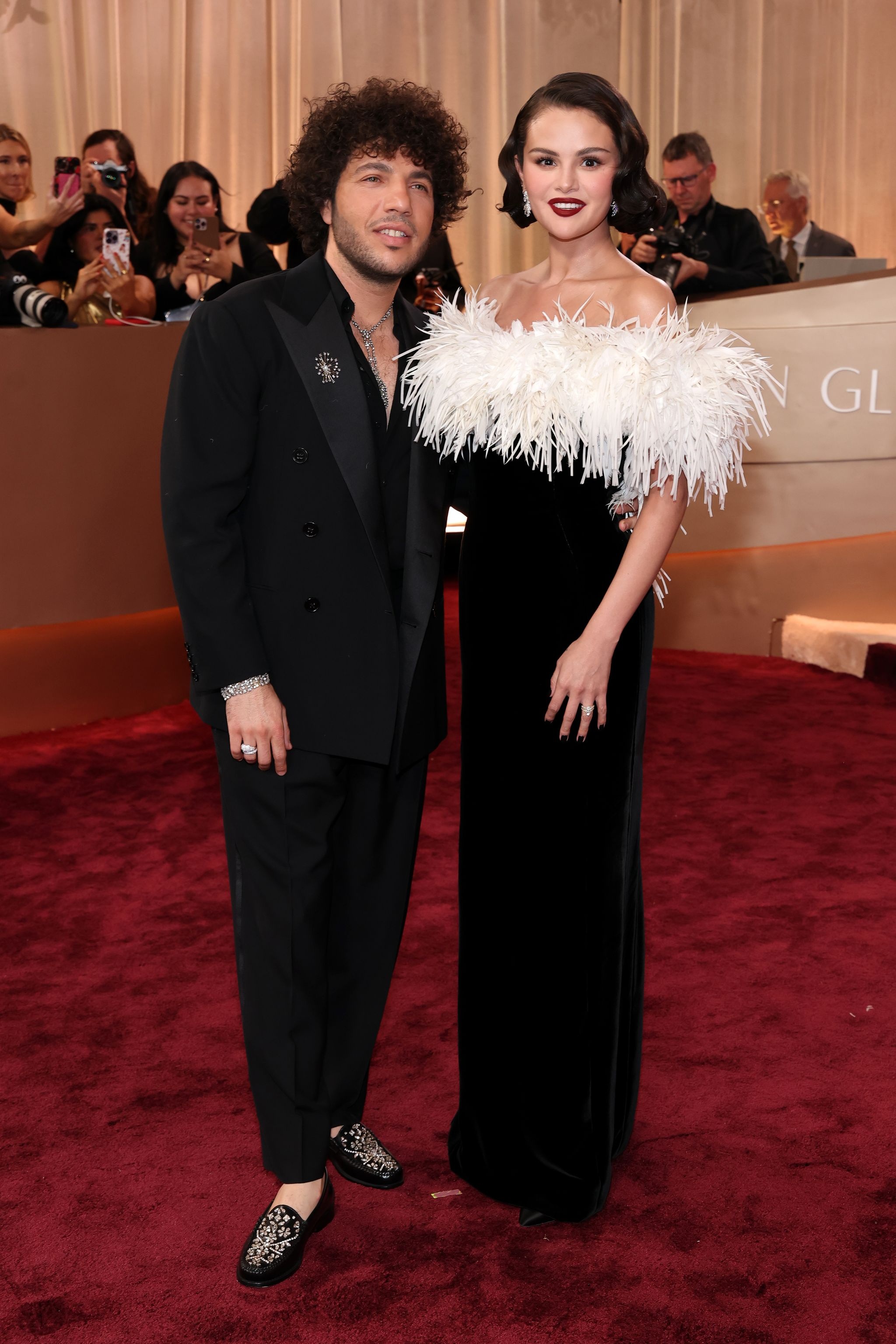 Алтан бөмбөрцөг 2026: Улаан хивсний ёслолын шилдэг төрхүүд (фото 43)