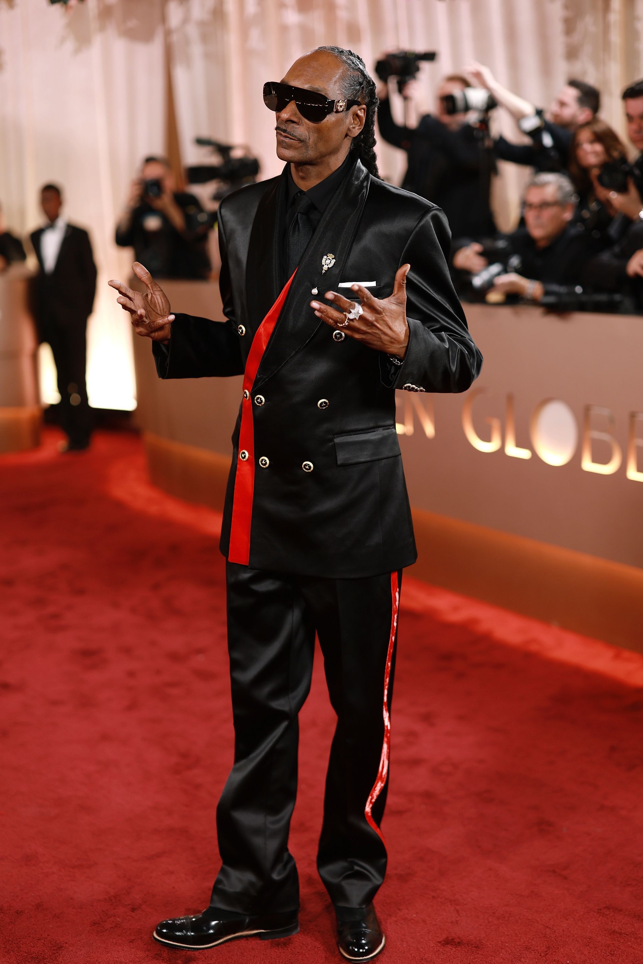 Алтан бөмбөрцөг 2026: Улаан хивсний ёслолын шилдэг төрхүүд (фото 37)