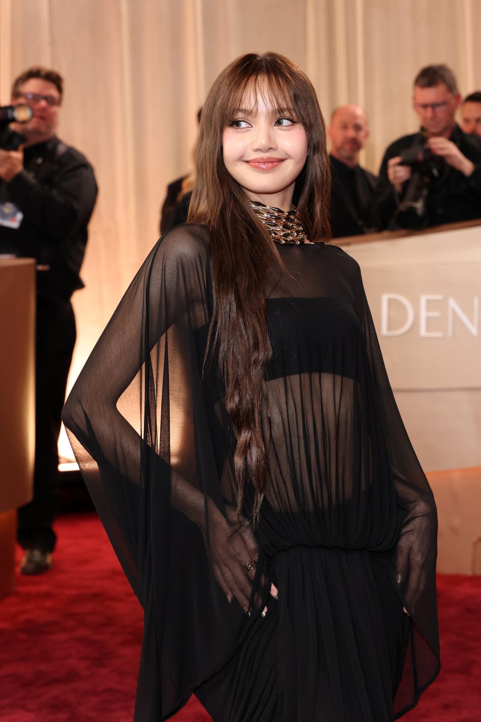 Алтан Бөмбөрцөг 2026 наадмын хамгийн онцгой даашинзуудаар гоёсон бүсгүйчүүд (фото 3)