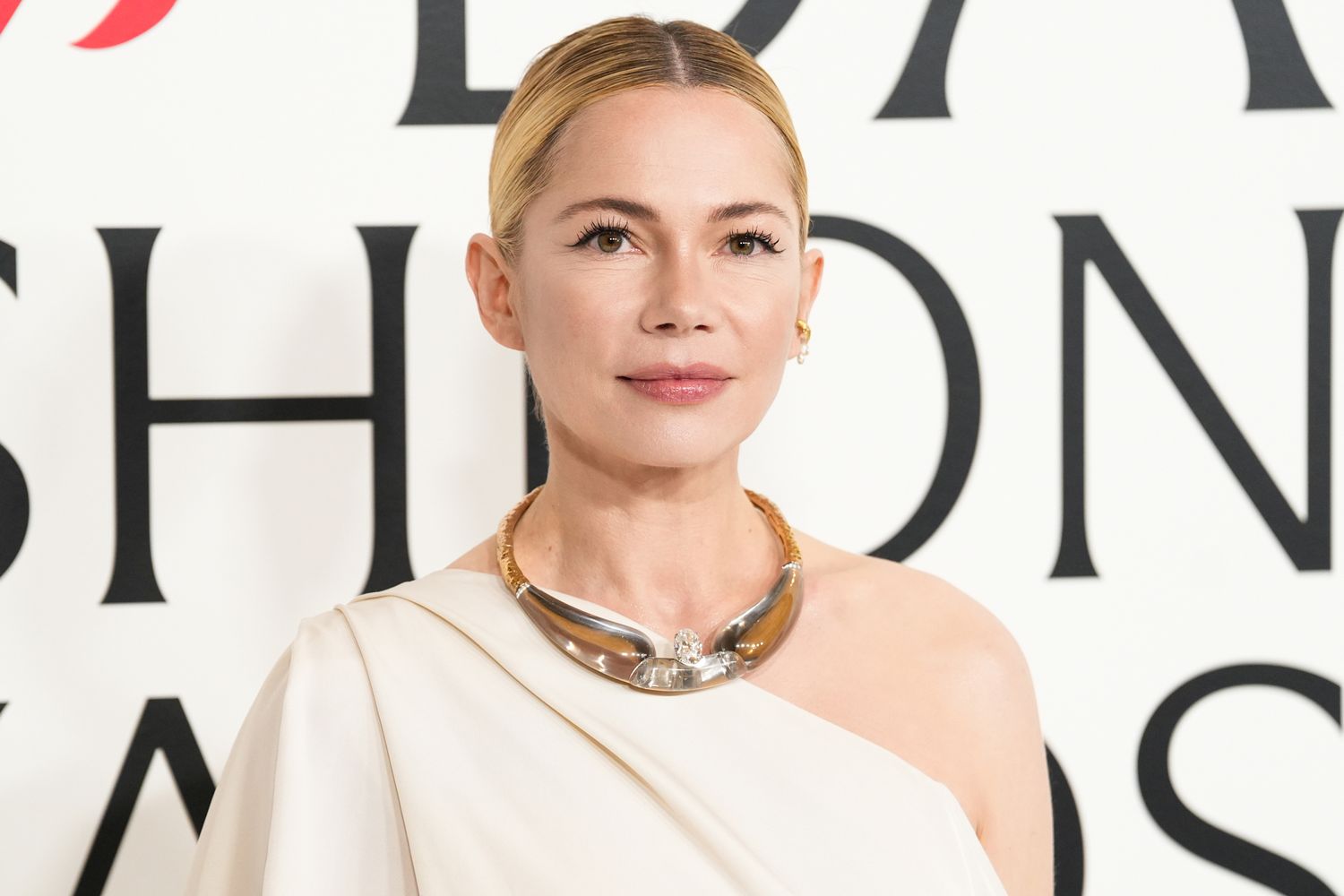 Алтан Бөмбөрцөг 2026: Adolescence, One Battle After Another, Hamnet ялалт байгууллаа (фото 20)