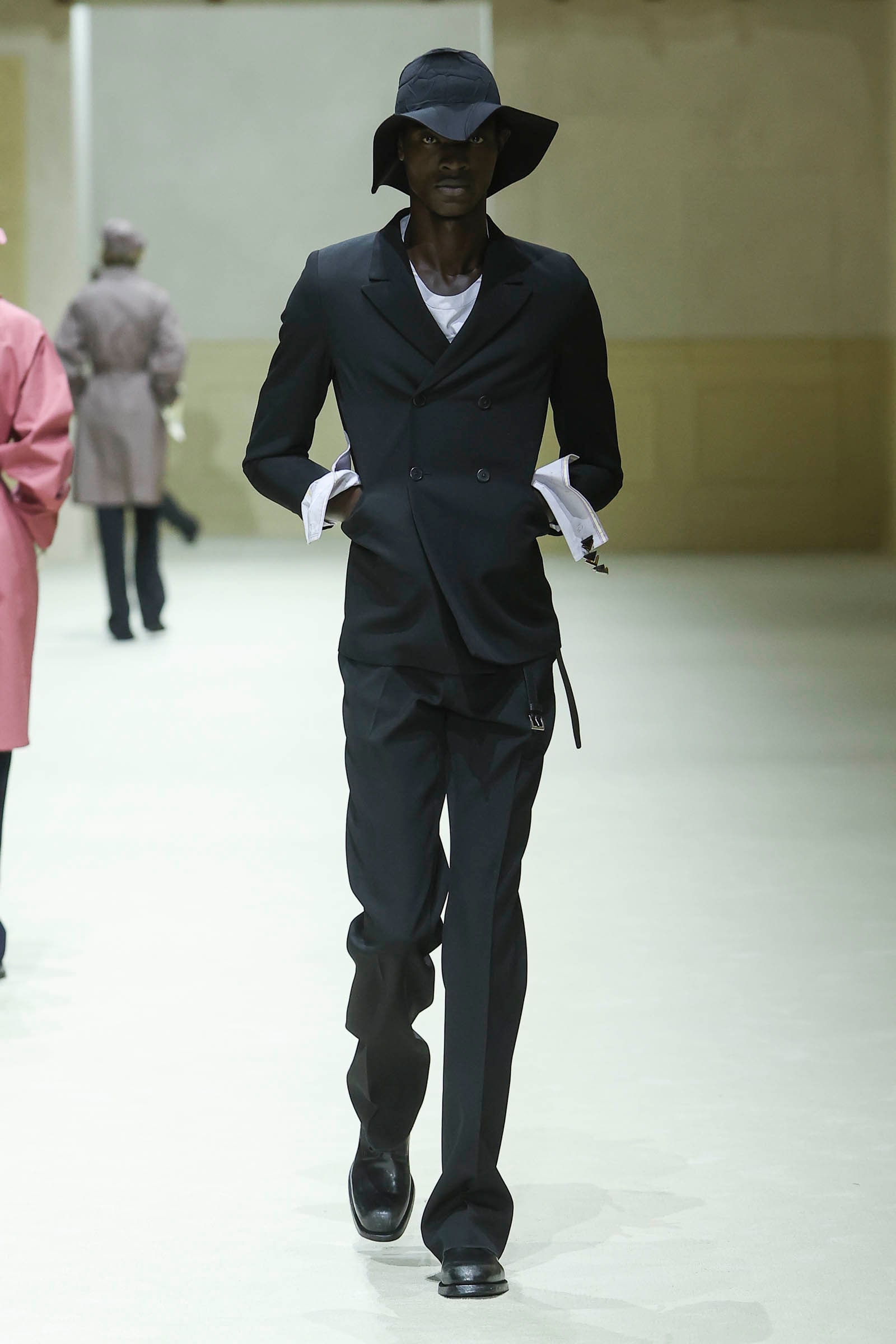 Миланы ирэх өвлийн эрэгтэй загварын долоо хоногийн тойм (фото 100)