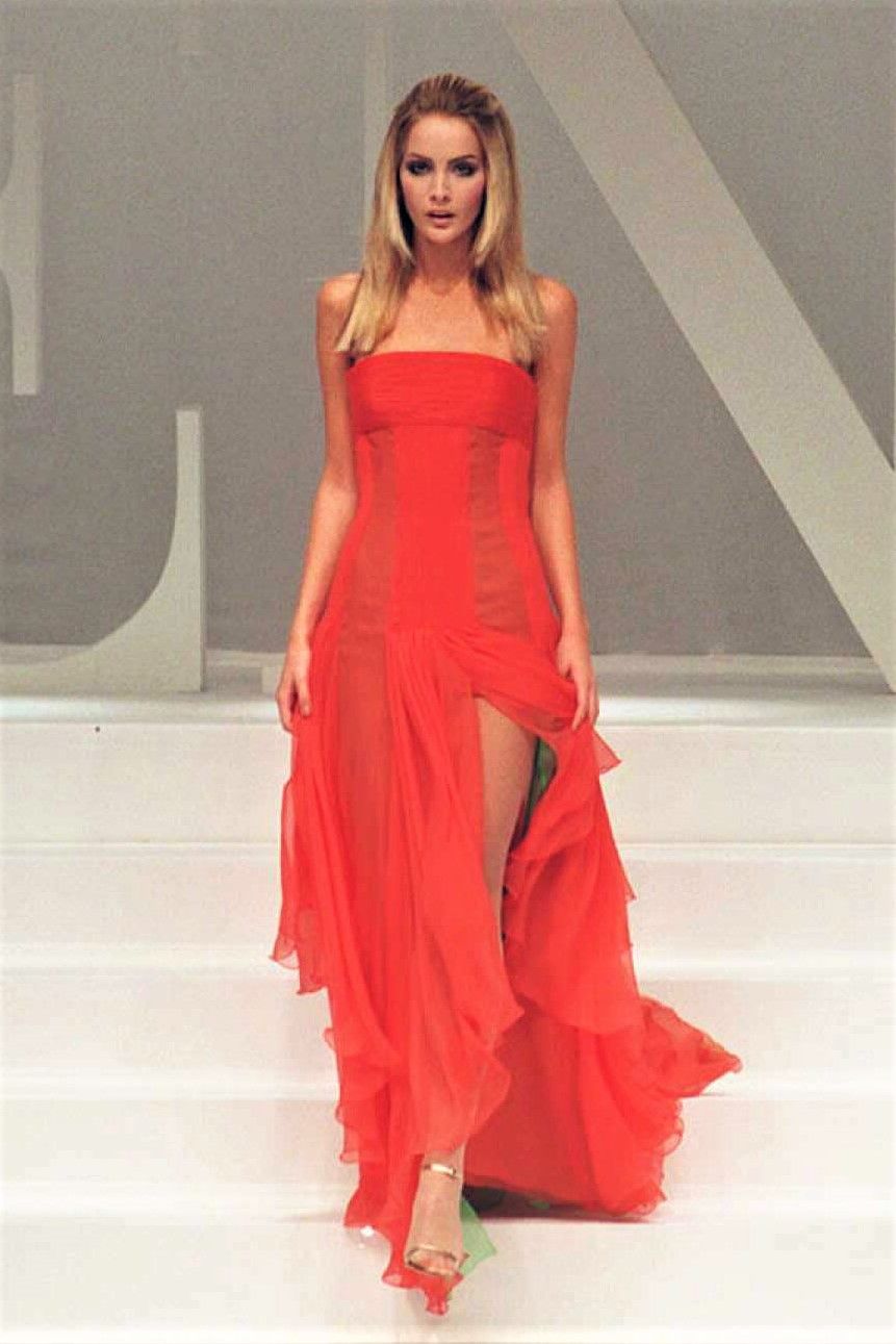 Валентино Гаравани гэж хэн бэ? Түүний хувцас загварт оруулсан хувь нэмэр (фото 11)