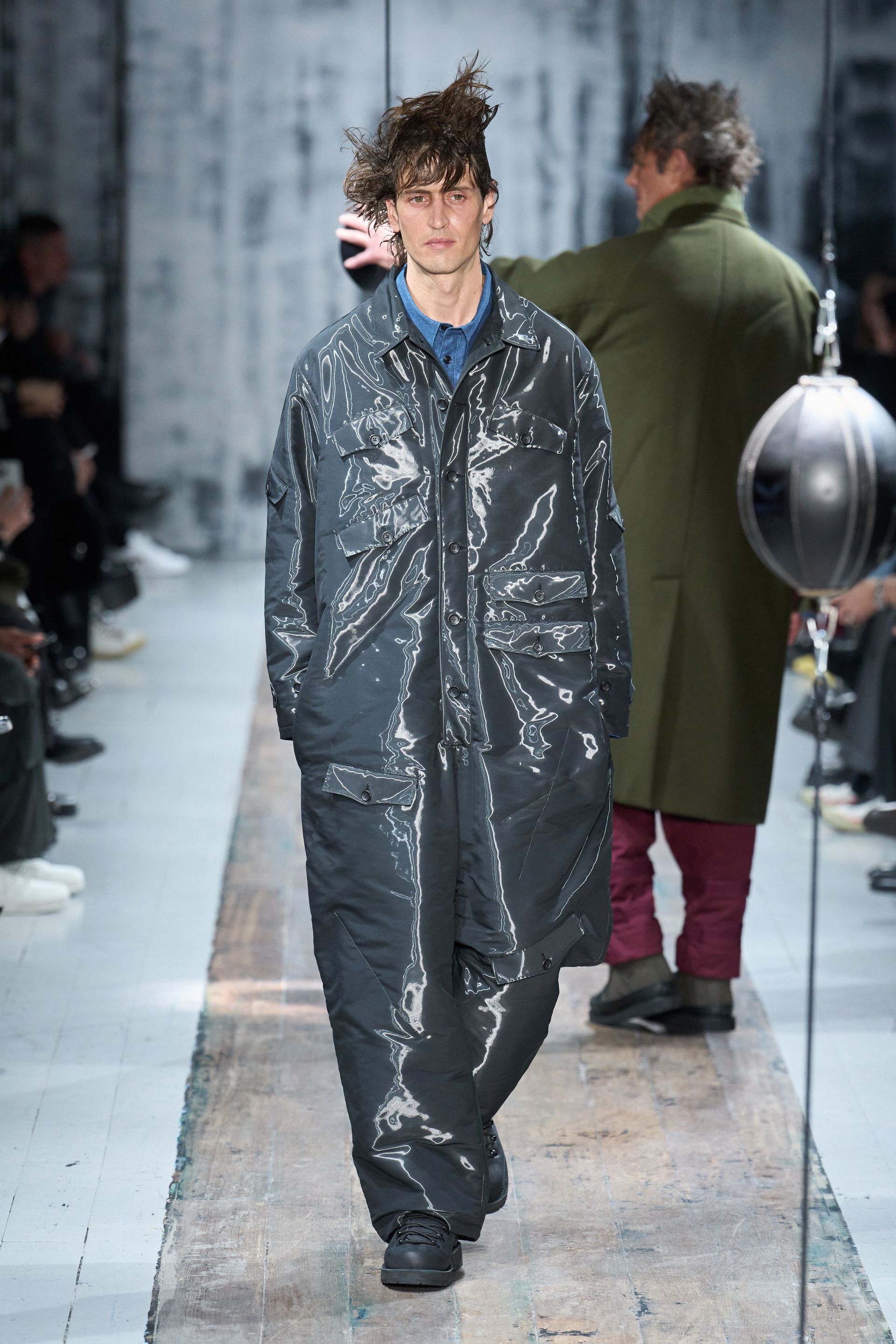 Парисын 2026/27 намар-өвлийн эрэгтэй хувцас загварын долоо хоног (фото 74)