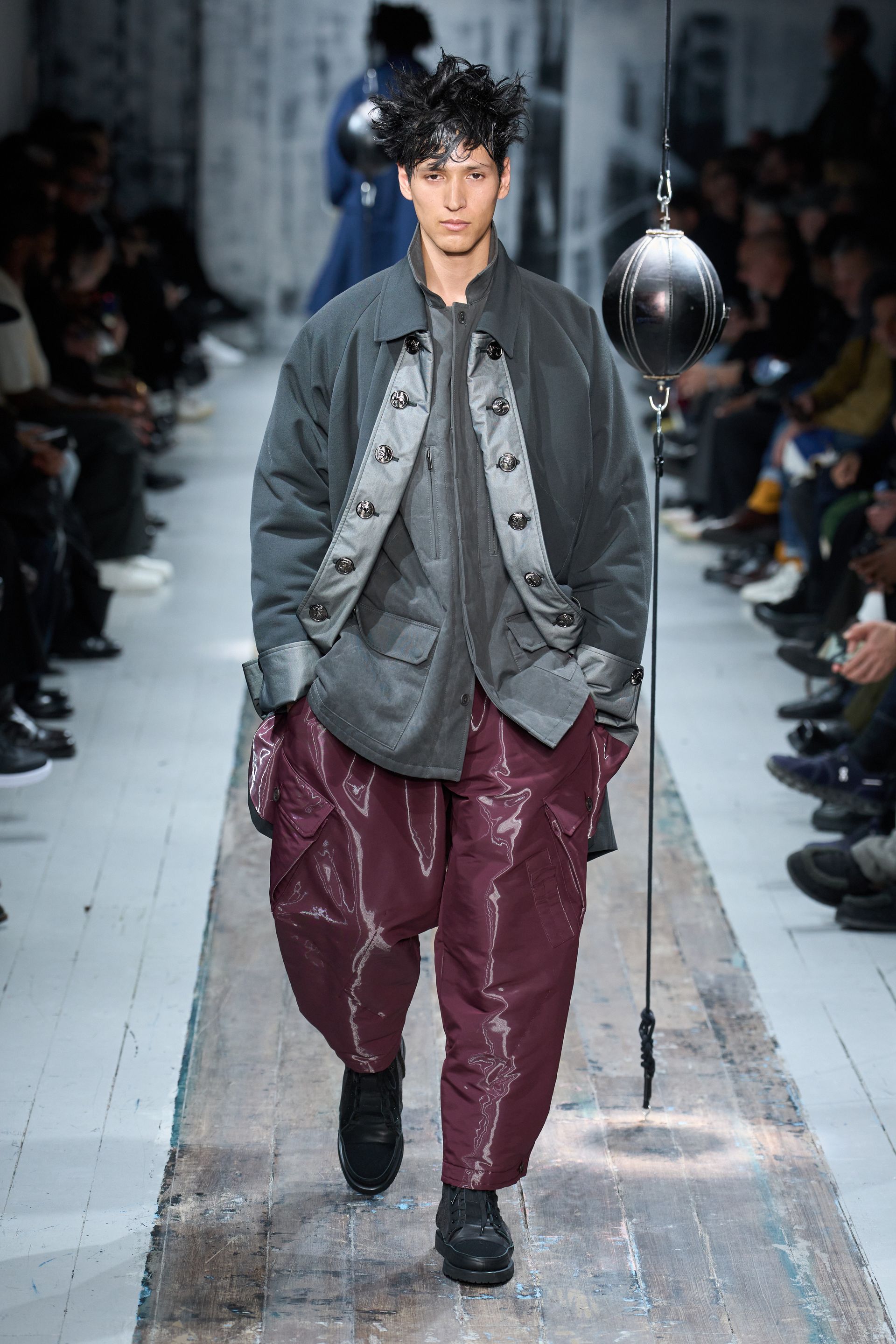 Парисын 2026/27 намар-өвлийн эрэгтэй хувцас загварын долоо хоног (фото 76)