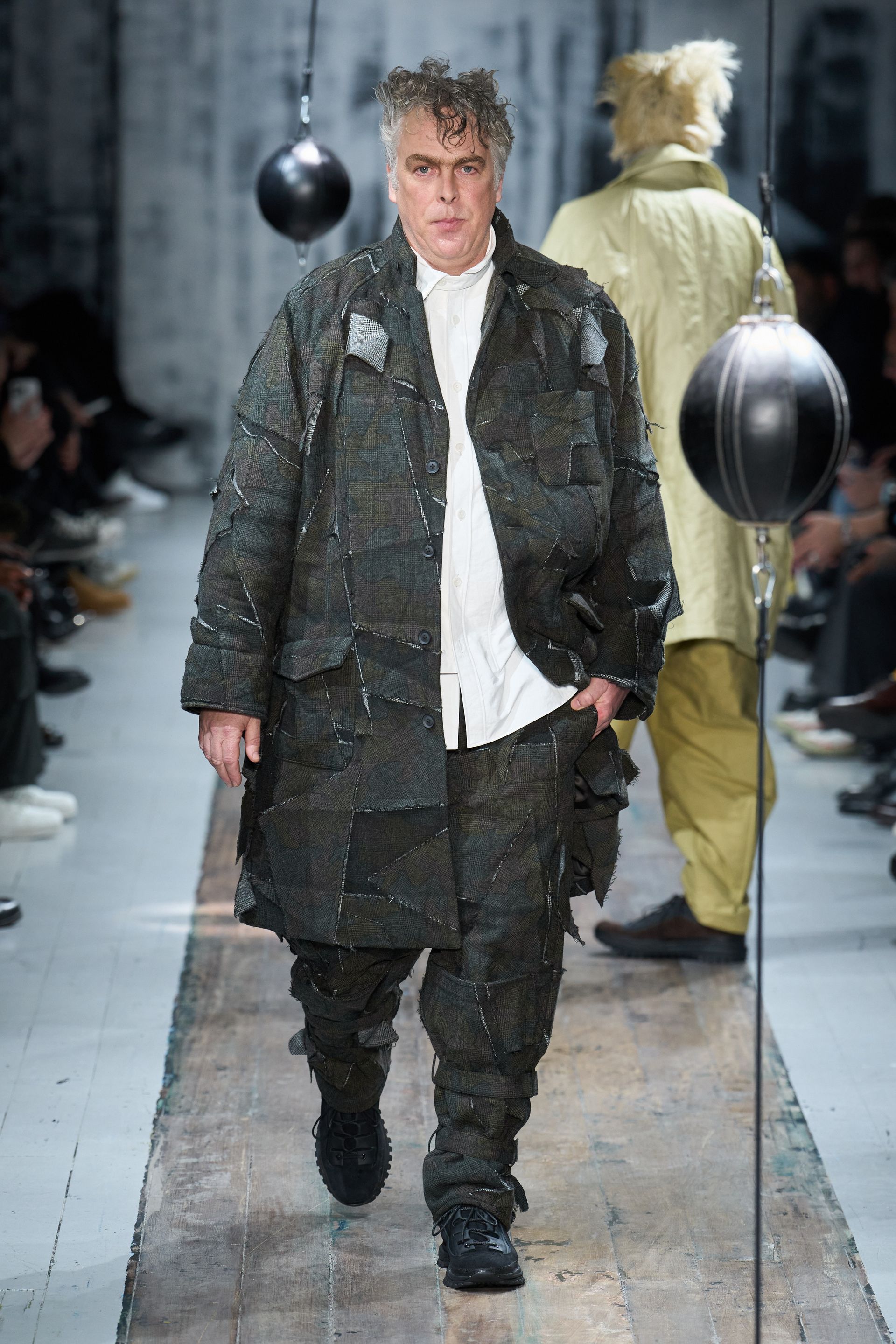 Парисын 2026/27 намар-өвлийн эрэгтэй хувцас загварын долоо хоног (фото 68)