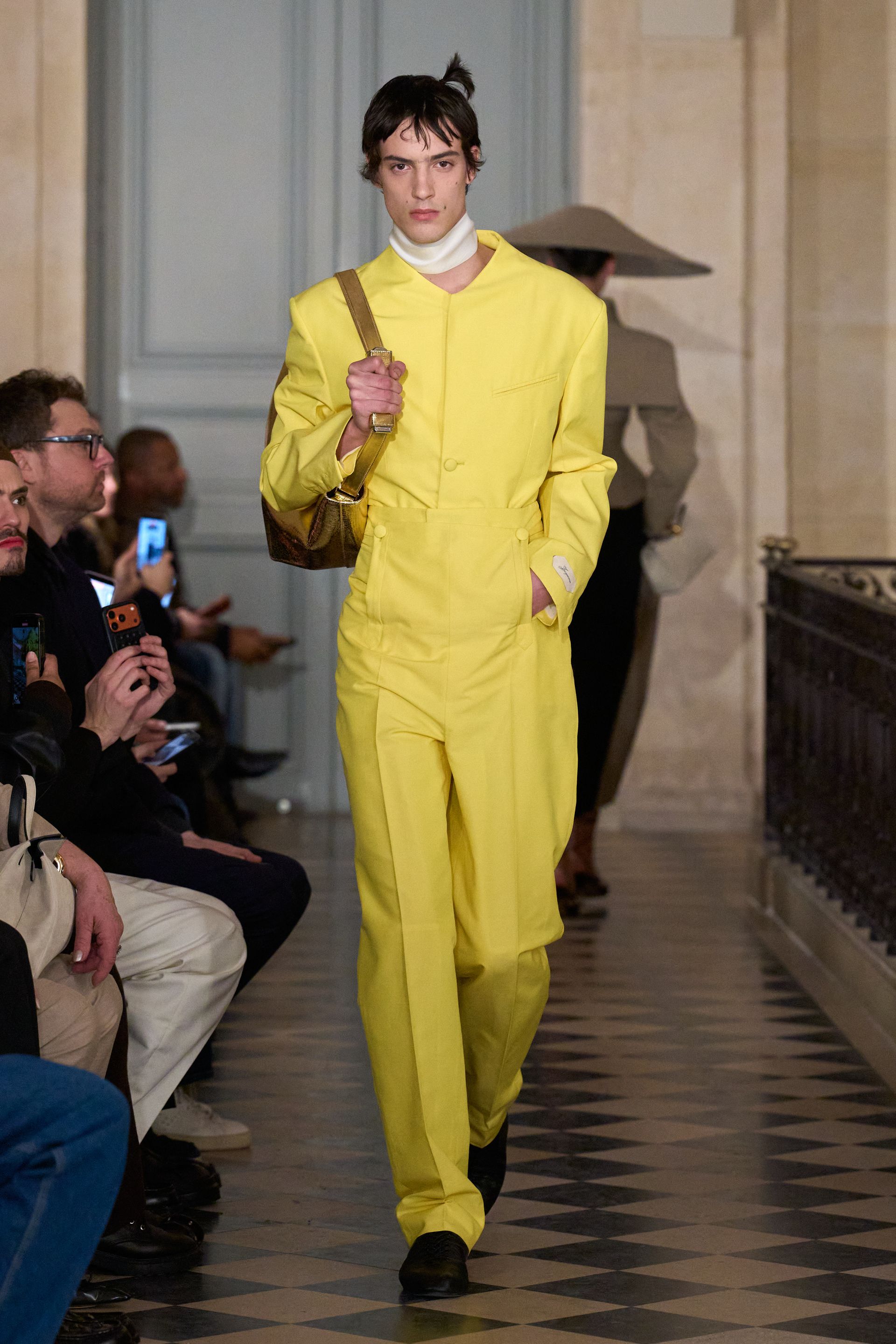 Парисын 2026/27 намар-өвлийн эрэгтэй хувцас загварын долоо хоног (фото 160)