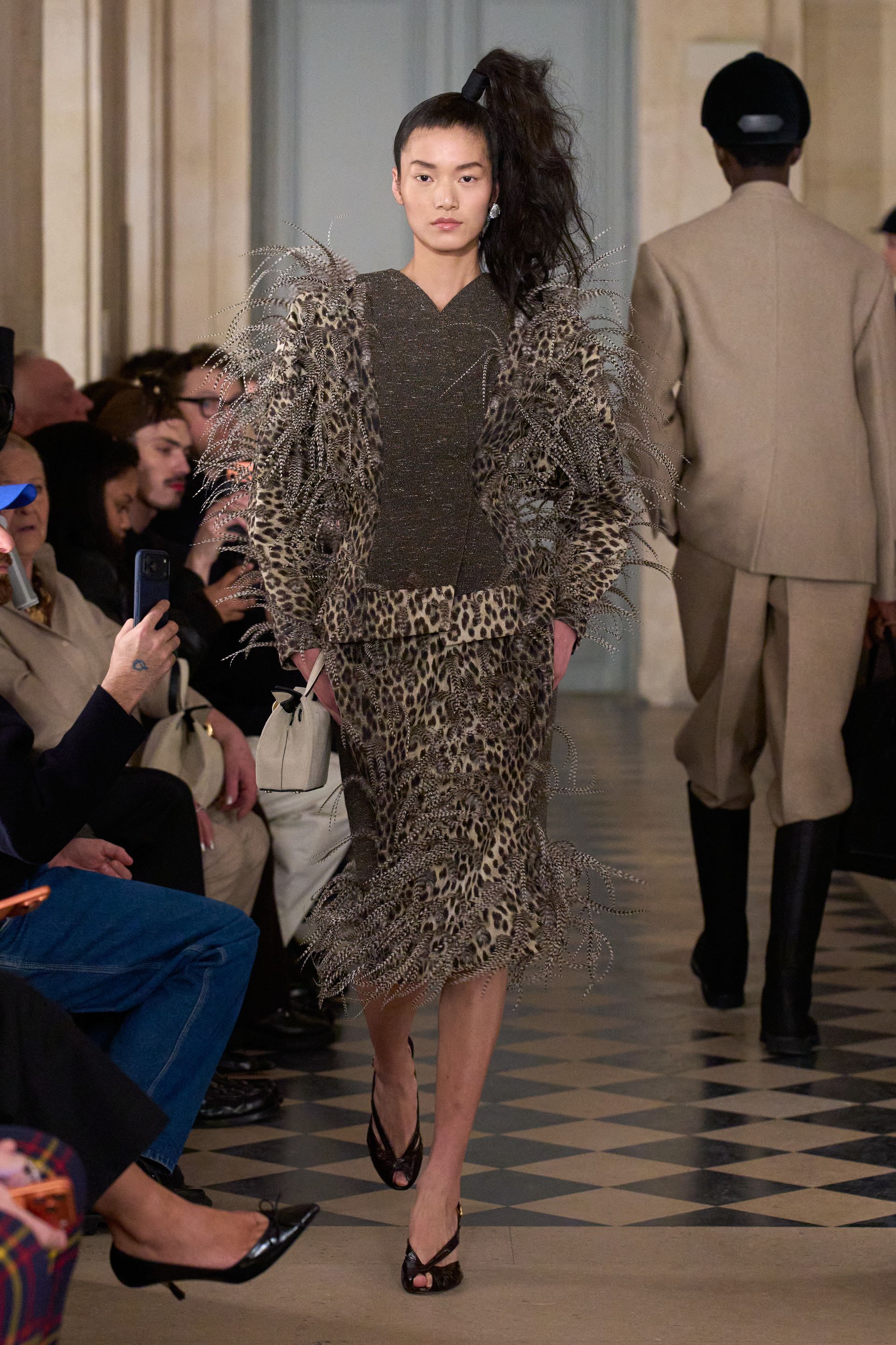 Парисын 2026/27 намар-өвлийн эрэгтэй хувцас загварын долоо хоног (фото 153)