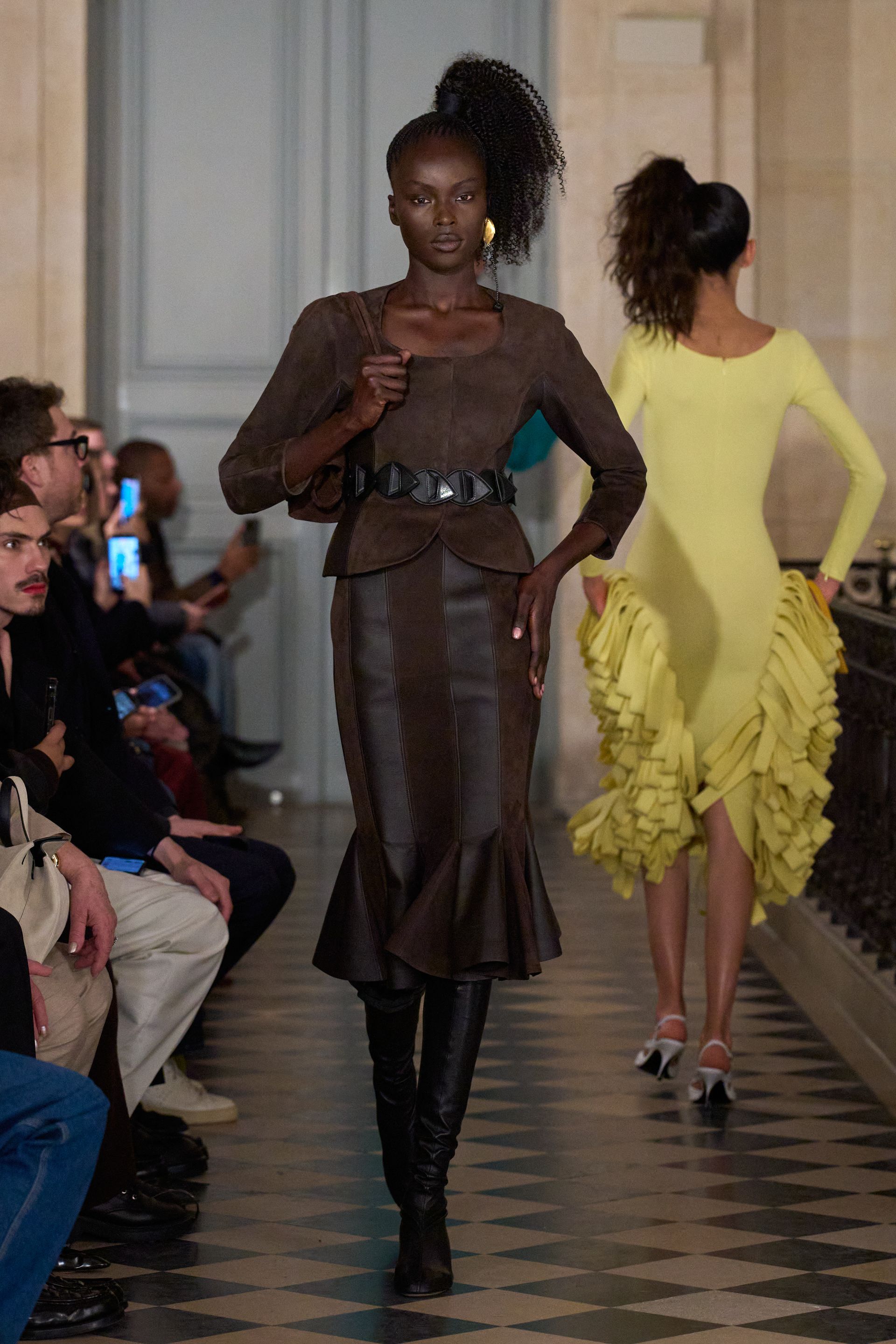 Парисын 2026/27 намар-өвлийн эрэгтэй хувцас загварын долоо хоног (фото 142)