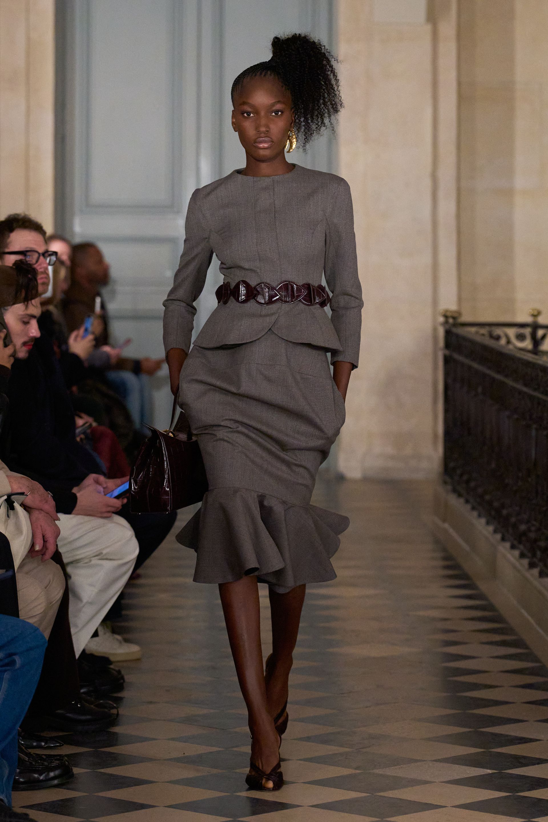 Парисын 2026/27 намар-өвлийн эрэгтэй хувцас загварын долоо хоног (фото 134)