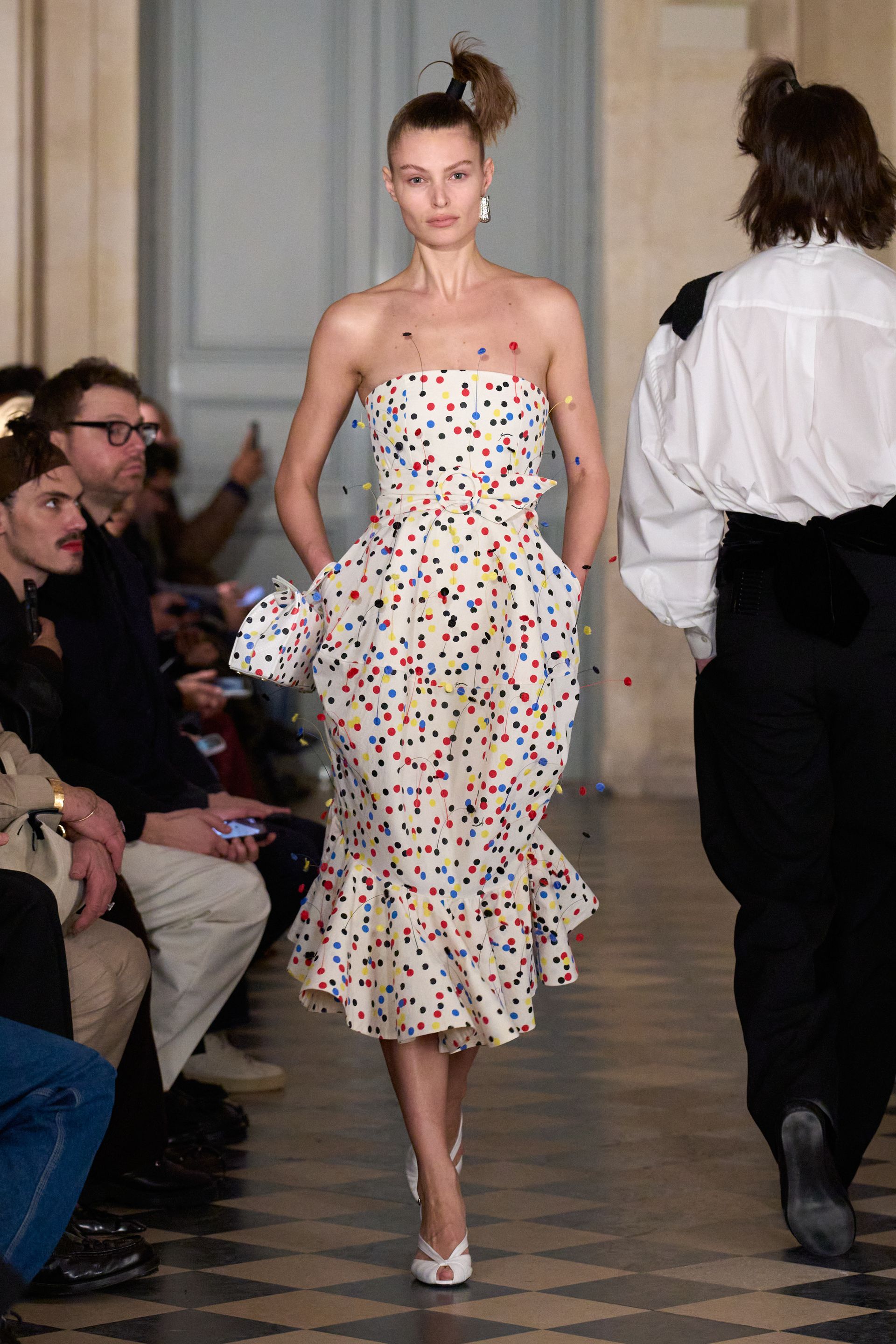 Парисын 2026/27 намар-өвлийн эрэгтэй хувцас загварын долоо хоног (фото 99)