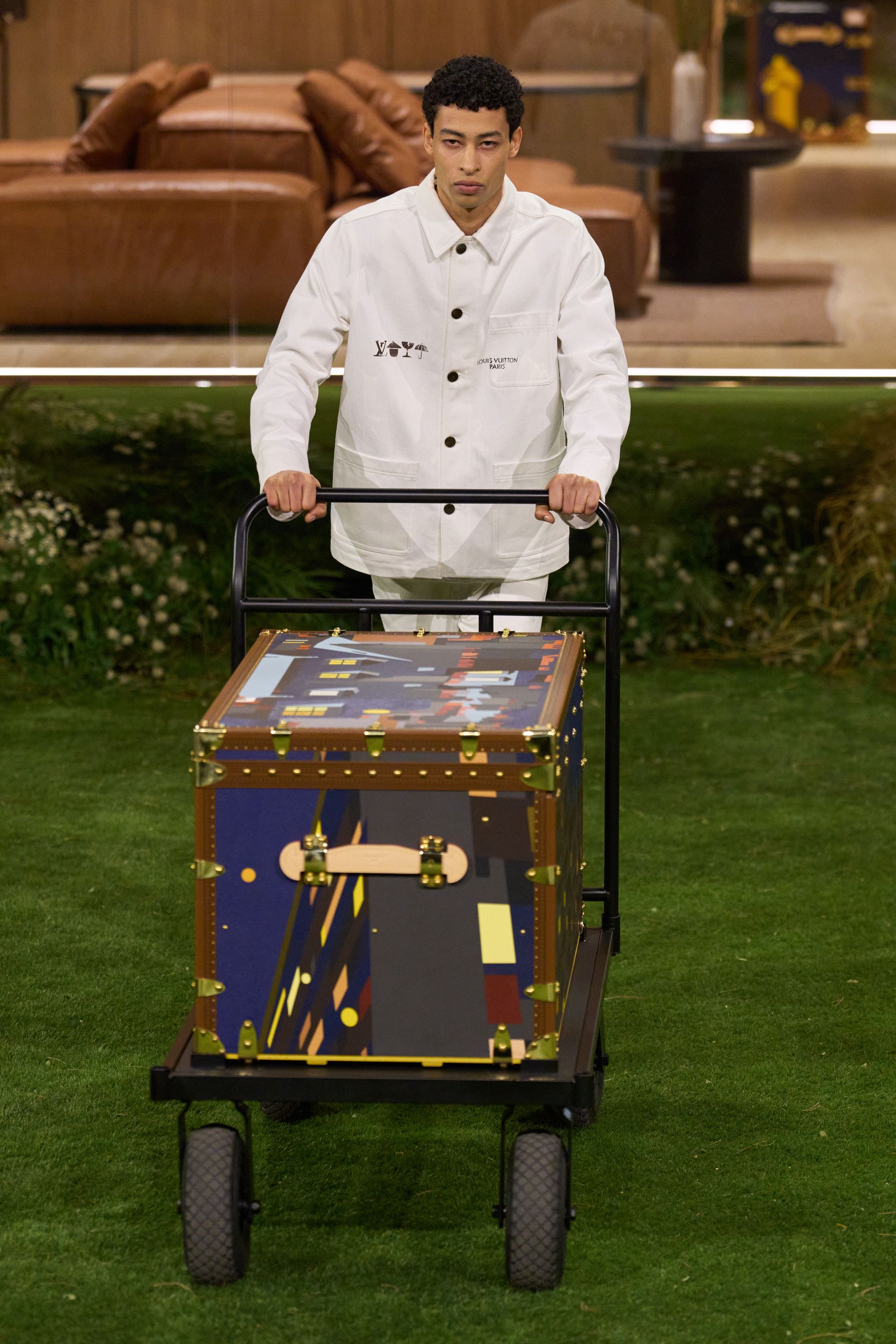 Парисын 2026/27 намар-өвлийн эрэгтэй хувцас загварын долоо хоног (фото 236)