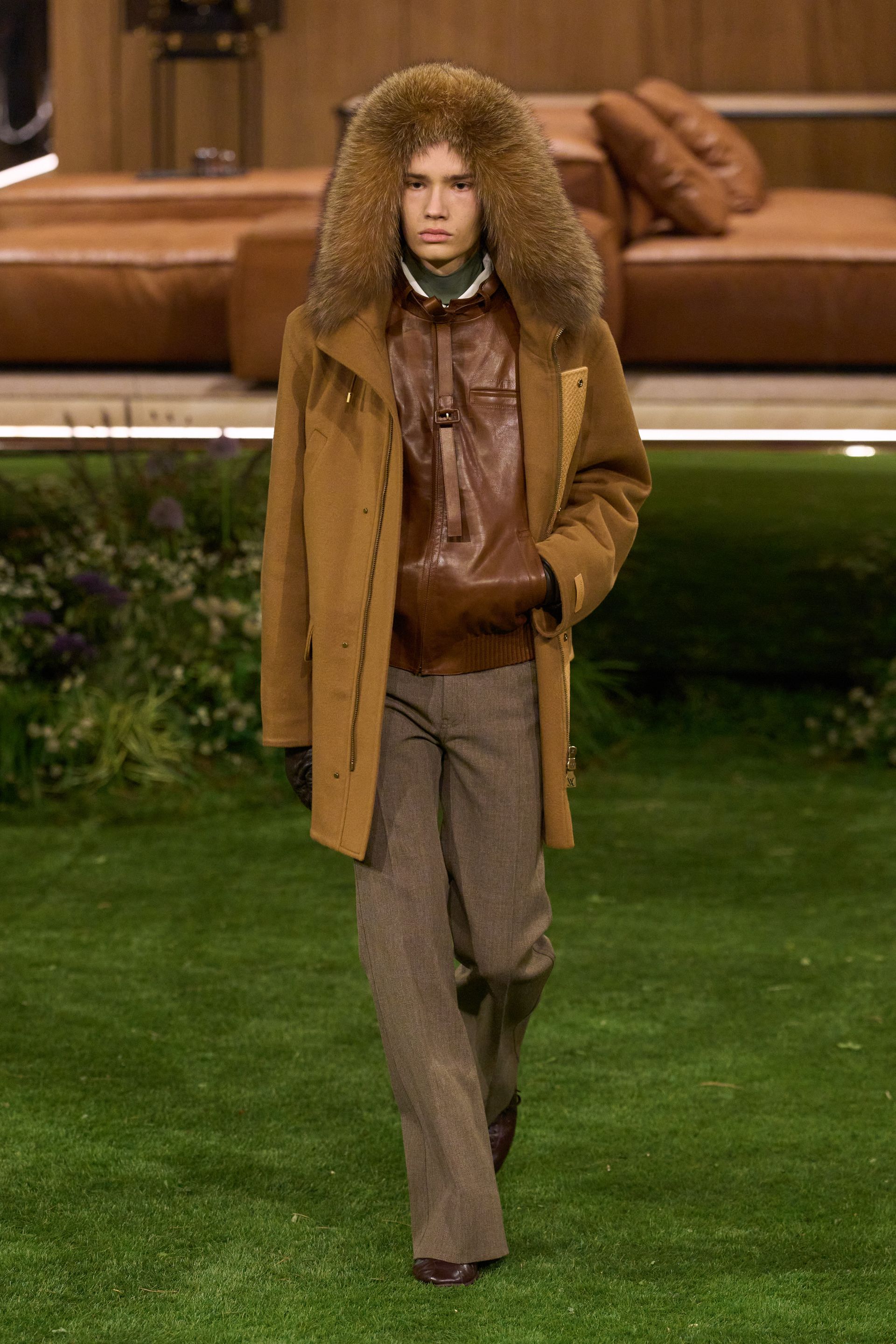 Парисын 2026/27 намар-өвлийн эрэгтэй хувцас загварын долоо хоног (фото 196)