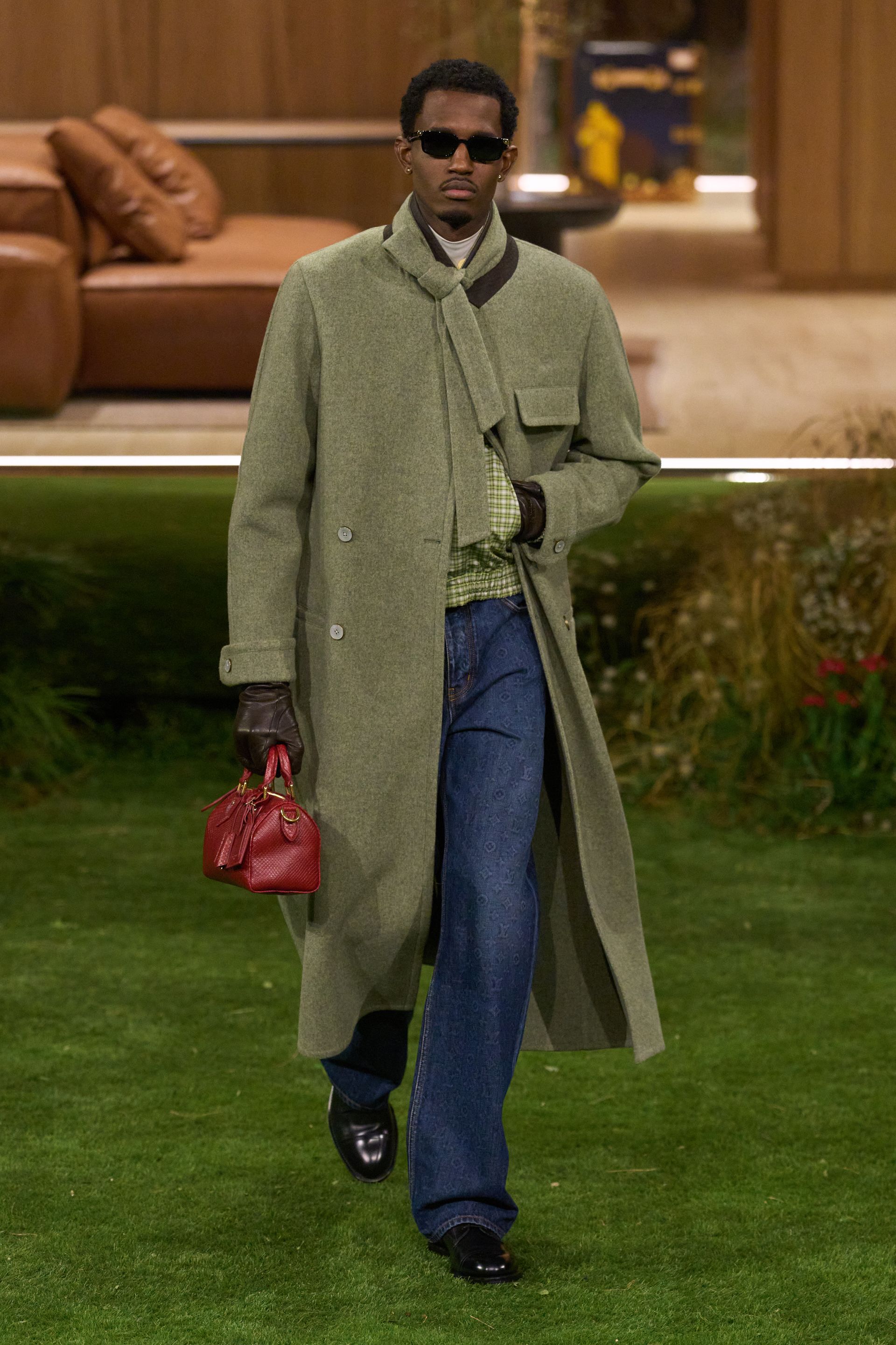 Парисын 2026/27 намар-өвлийн эрэгтэй хувцас загварын долоо хоног (фото 192)