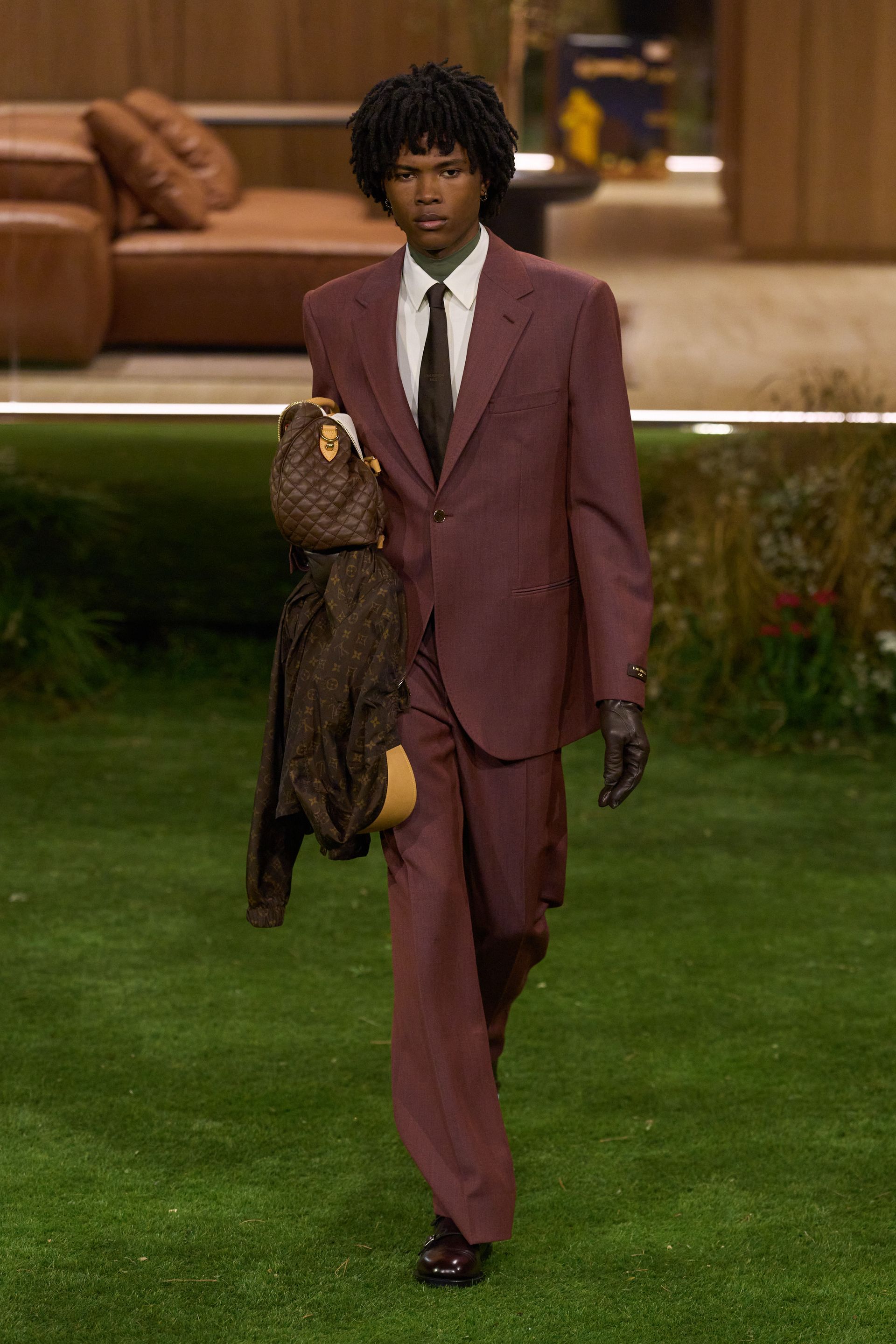 Парисын 2026/27 намар-өвлийн эрэгтэй хувцас загварын долоо хоног (фото 175)