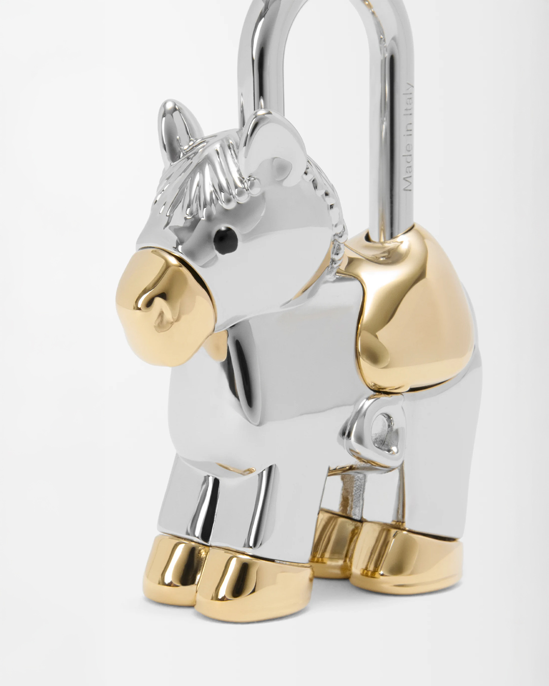 Дэлхийн брэндүүд Цагаан сарын баярт зориулан морь жилийг бэлгэдсэн загваруудаа танилцууллаа (фото 3)