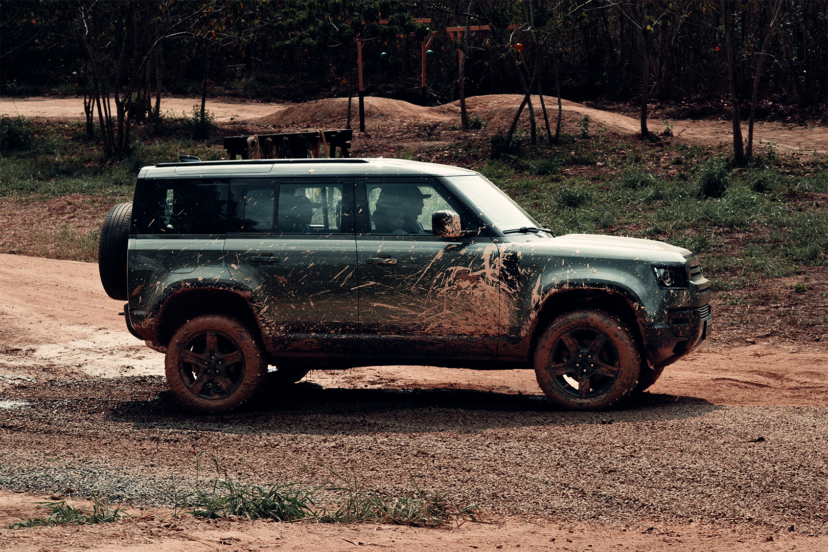 Jaguar Land Rover компанийн шинэчлэгдсэн DEFENDER загвар танилцуулагдлаа (фото 8)