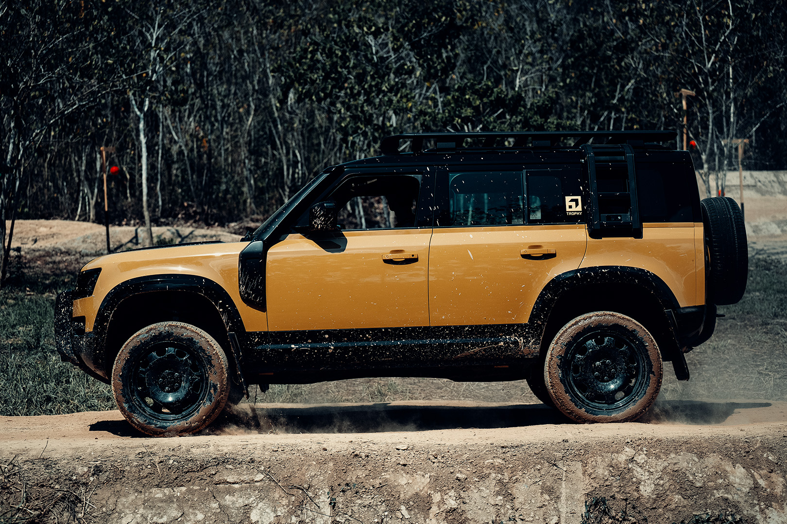 Jaguar Land Rover компанийн шинэчлэгдсэн DEFENDER загвар танилцуулагдлаа (фото 18)