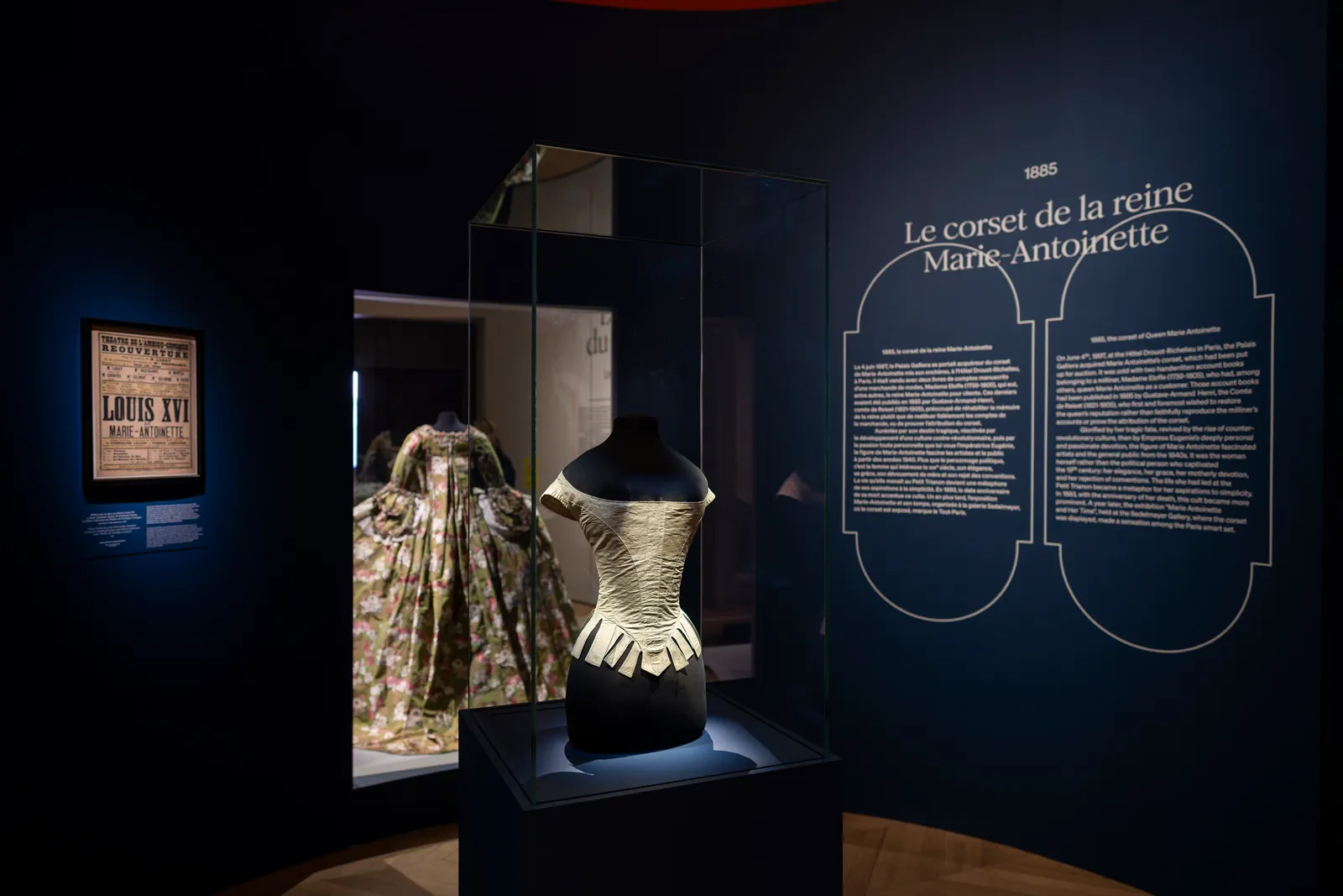 XVIII зууны загваруудыг онцлох үзэсгэлэн Парис хотод нээлтээ хийлээ (фото 4)