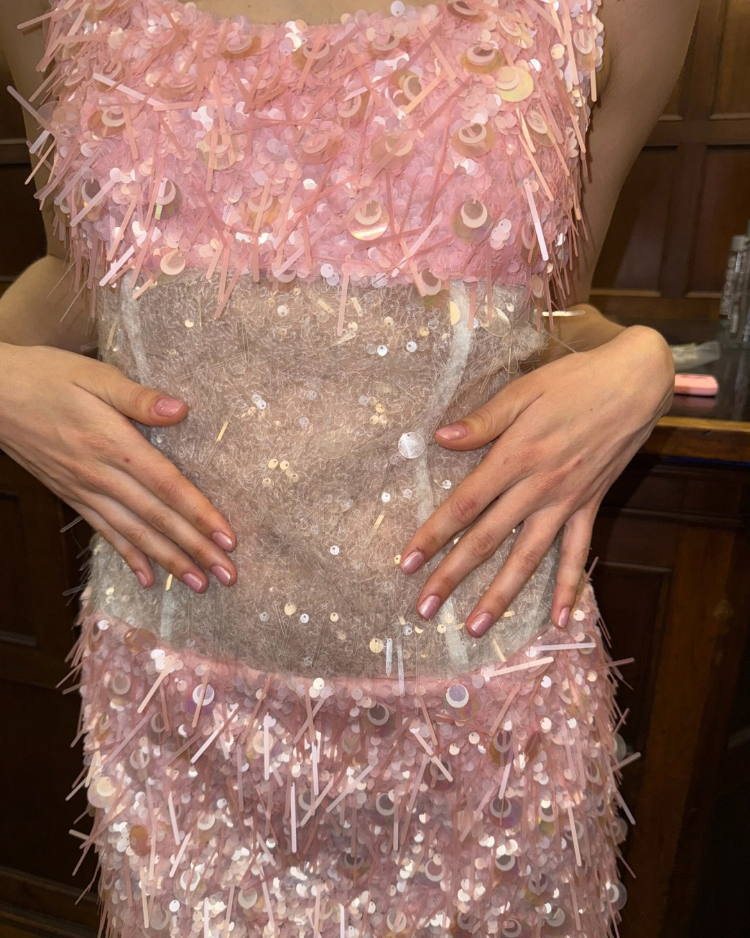 2026 оны загварын долоо хоног дээрх маникюрын шийдлүүд (фото 9)