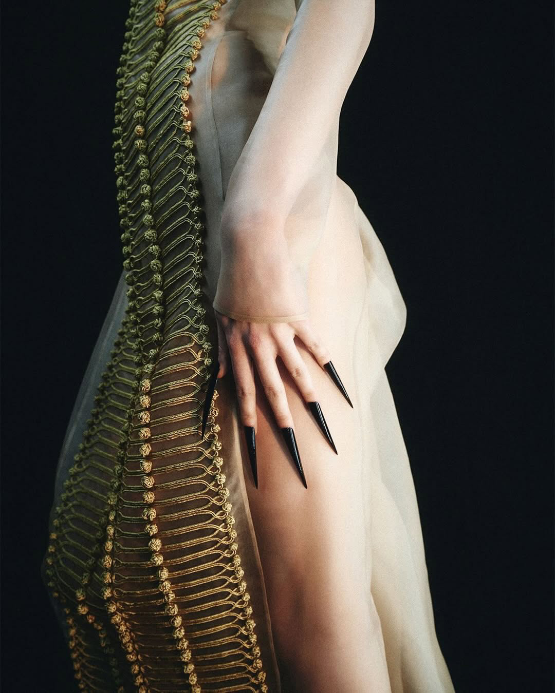 2026 оны загварын долоо хоног дээрх маникюрын шийдлүүд (фото 10)