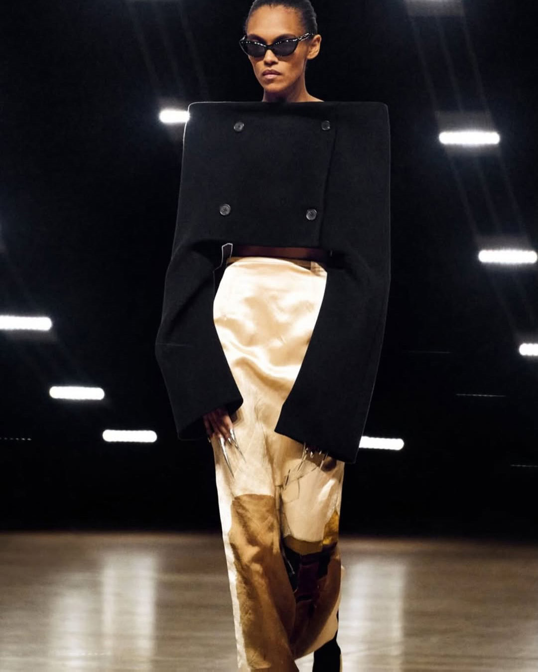 2026 оны загварын долоо хоног дээрх маникюрын шийдлүүд (фото 13)