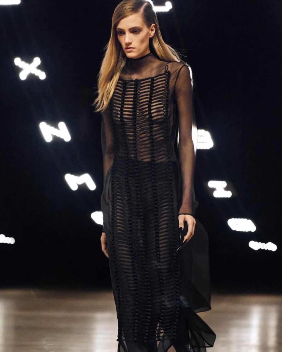 2026 оны загварын долоо хоног дээрх маникюрын шийдлүүд (фото 15)