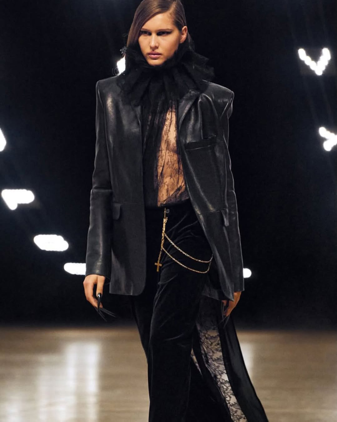 2026 оны загварын долоо хоног дээрх маникюрын шийдлүүд (фото 17)