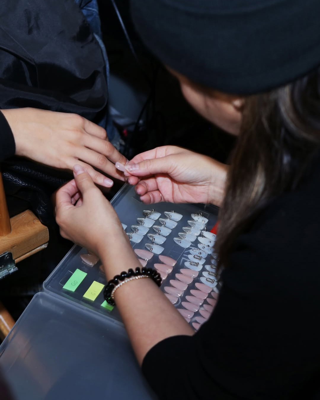 2026 оны загварын долоо хоног дээрх маникюрын шийдлүүд (фото 22)