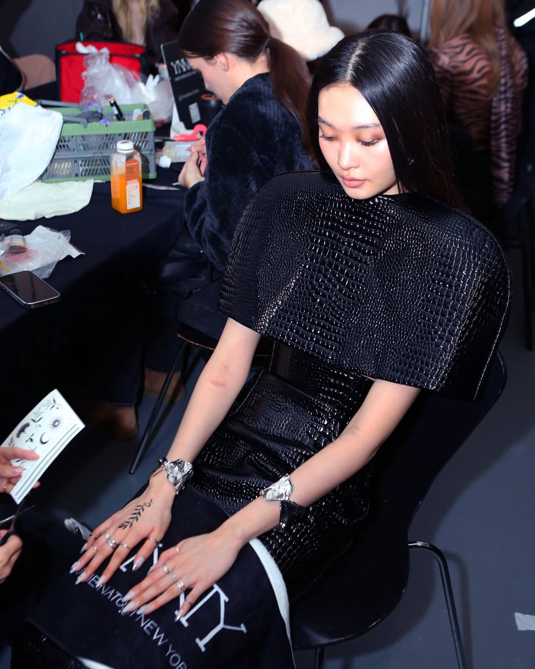 2026 оны загварын долоо хоног дээрх маникюрын шийдлүүд (фото 23)