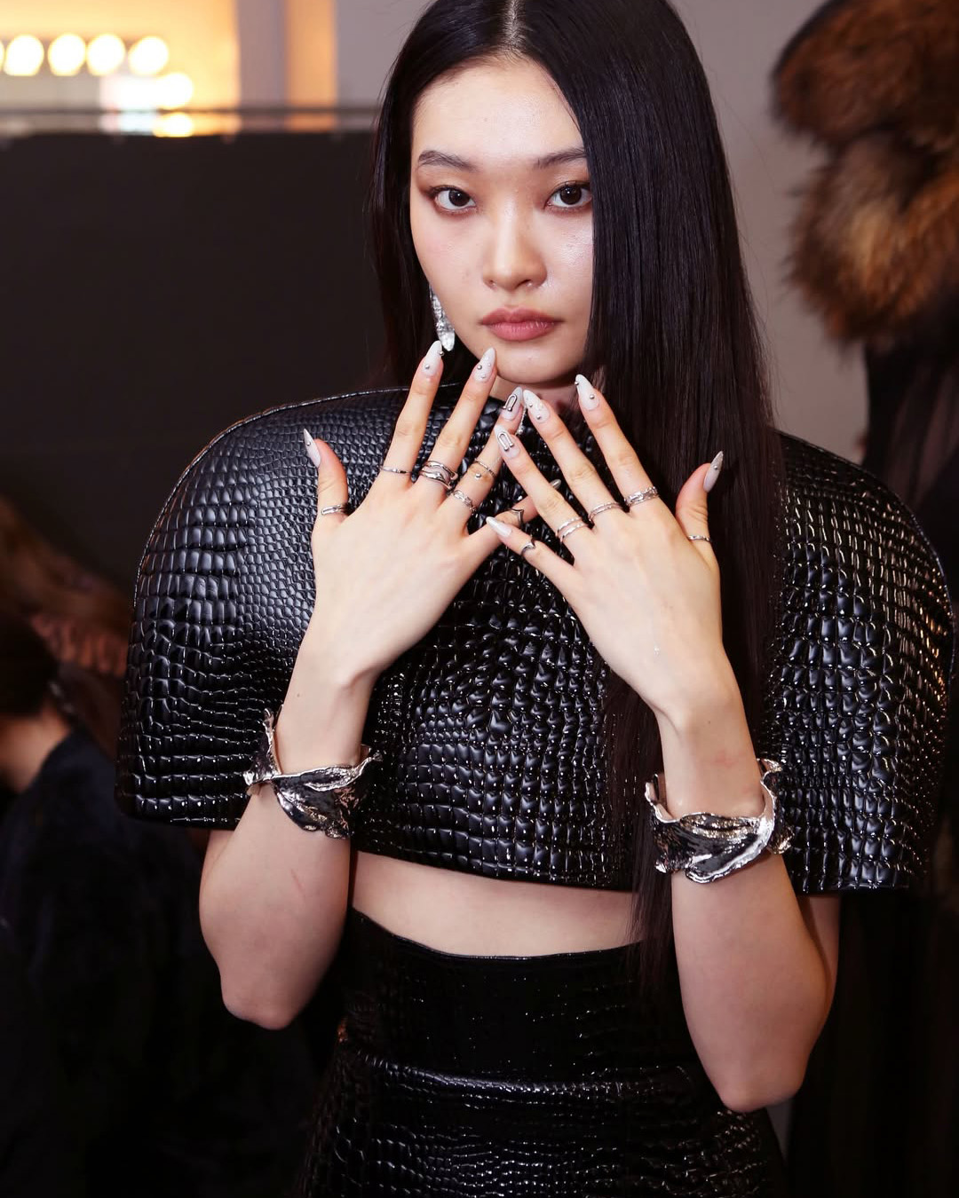 2026 оны загварын долоо хоног дээрх маникюрын шийдлүүд (фото 24)