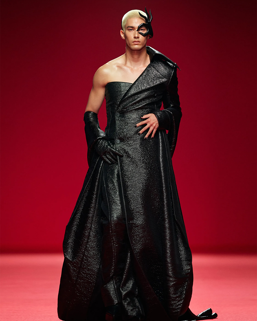 Сурреалист үлгэрийн баатрууд тайзнаа амилсан нь (фото 9)