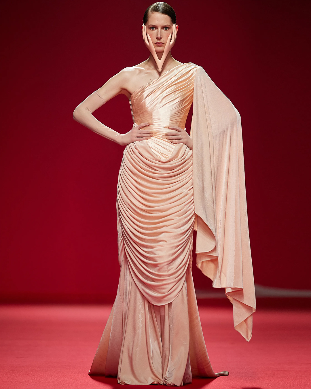 Сурреалист үлгэрийн баатрууд тайзнаа амилсан нь (фото 8)