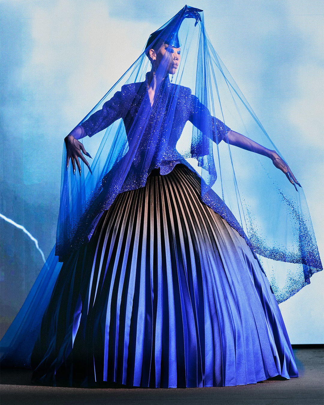 Сурреалист үлгэрийн баатрууд тайзнаа амилсан нь (фото 14)