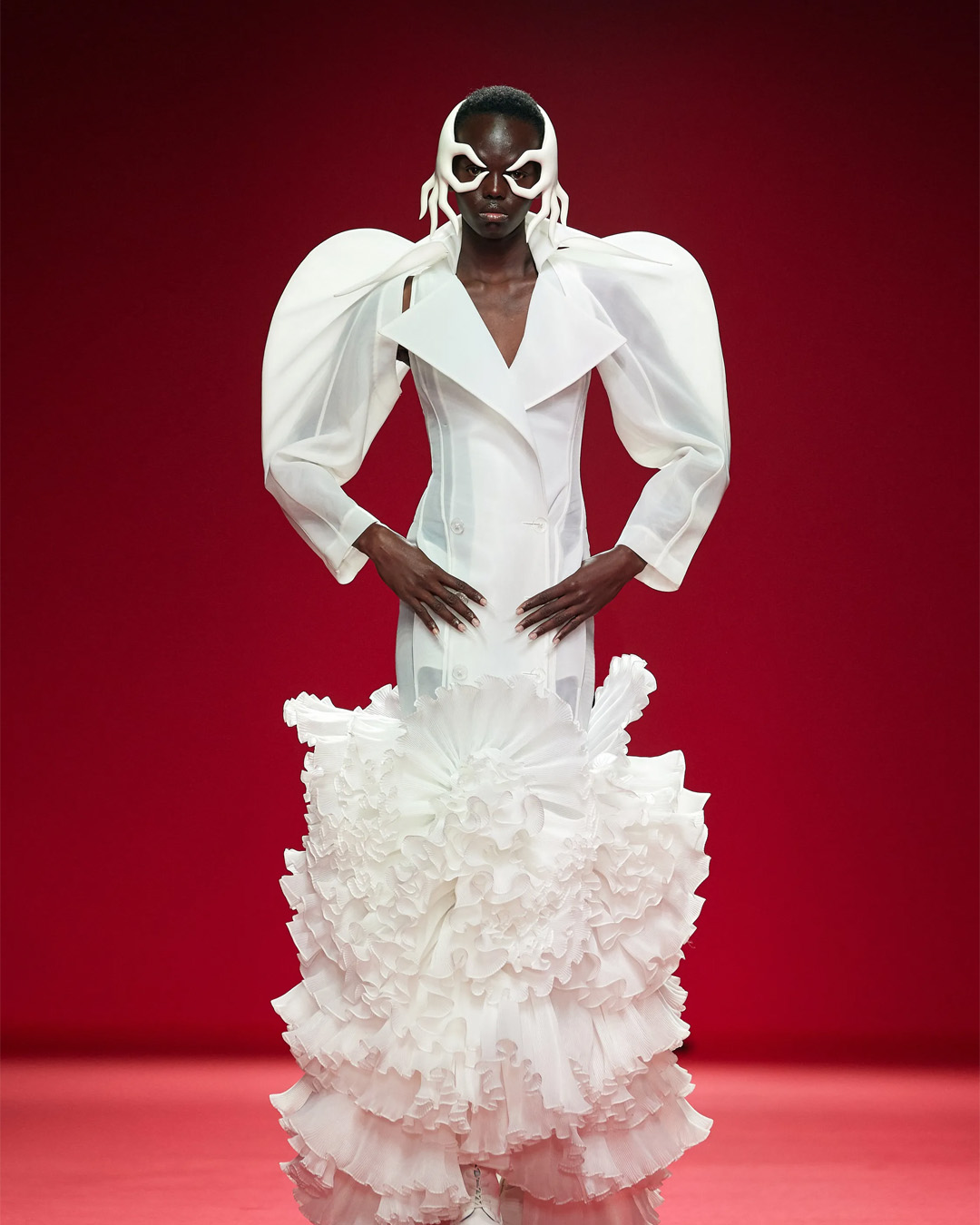 Сурреалист үлгэрийн баатрууд тайзнаа амилсан нь (фото 10)