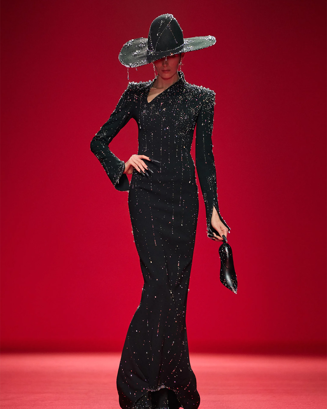 Сурреалист үлгэрийн баатрууд тайзнаа амилсан нь (фото 16)