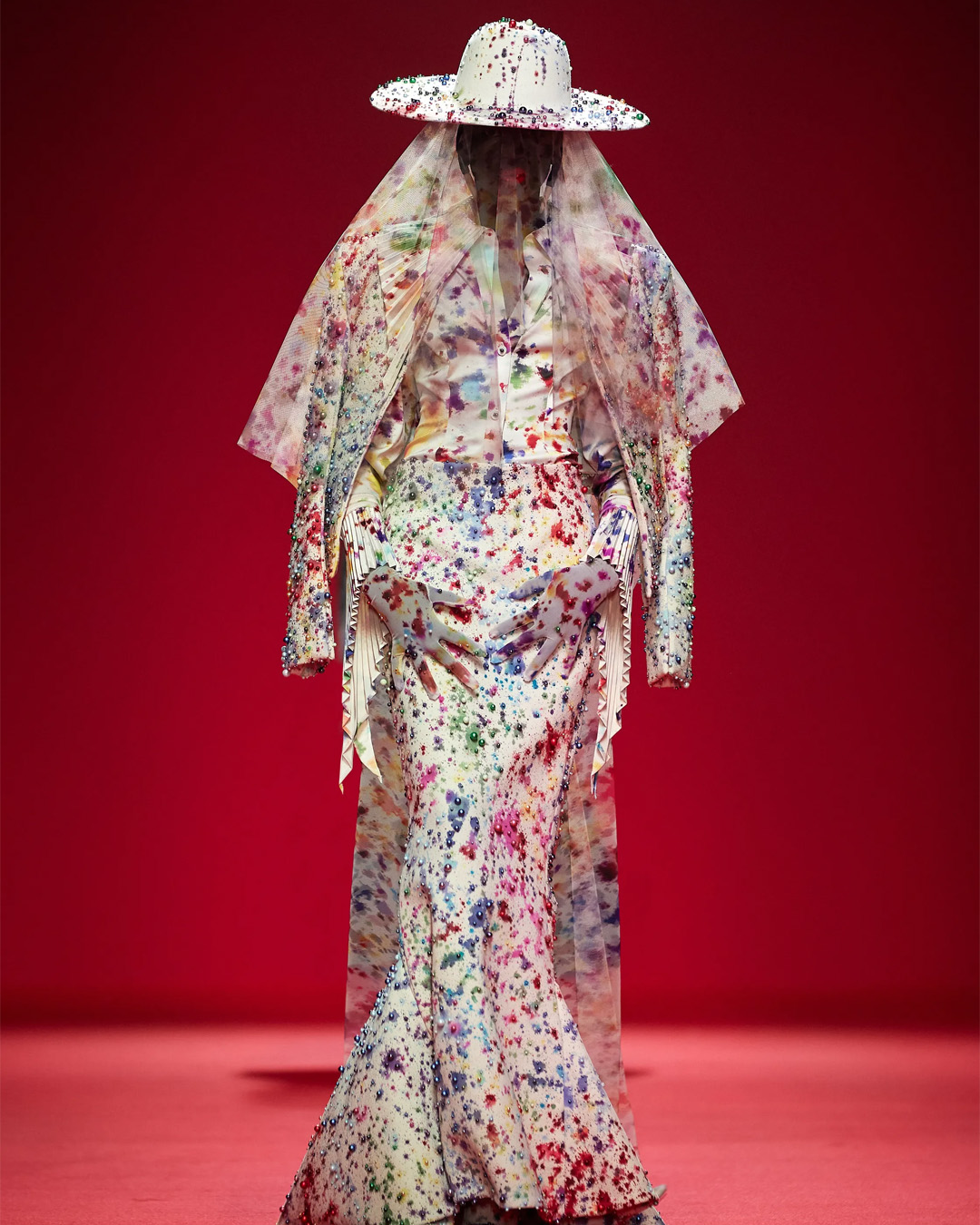 Сурреалист үлгэрийн баатрууд тайзнаа амилсан нь (фото 17)