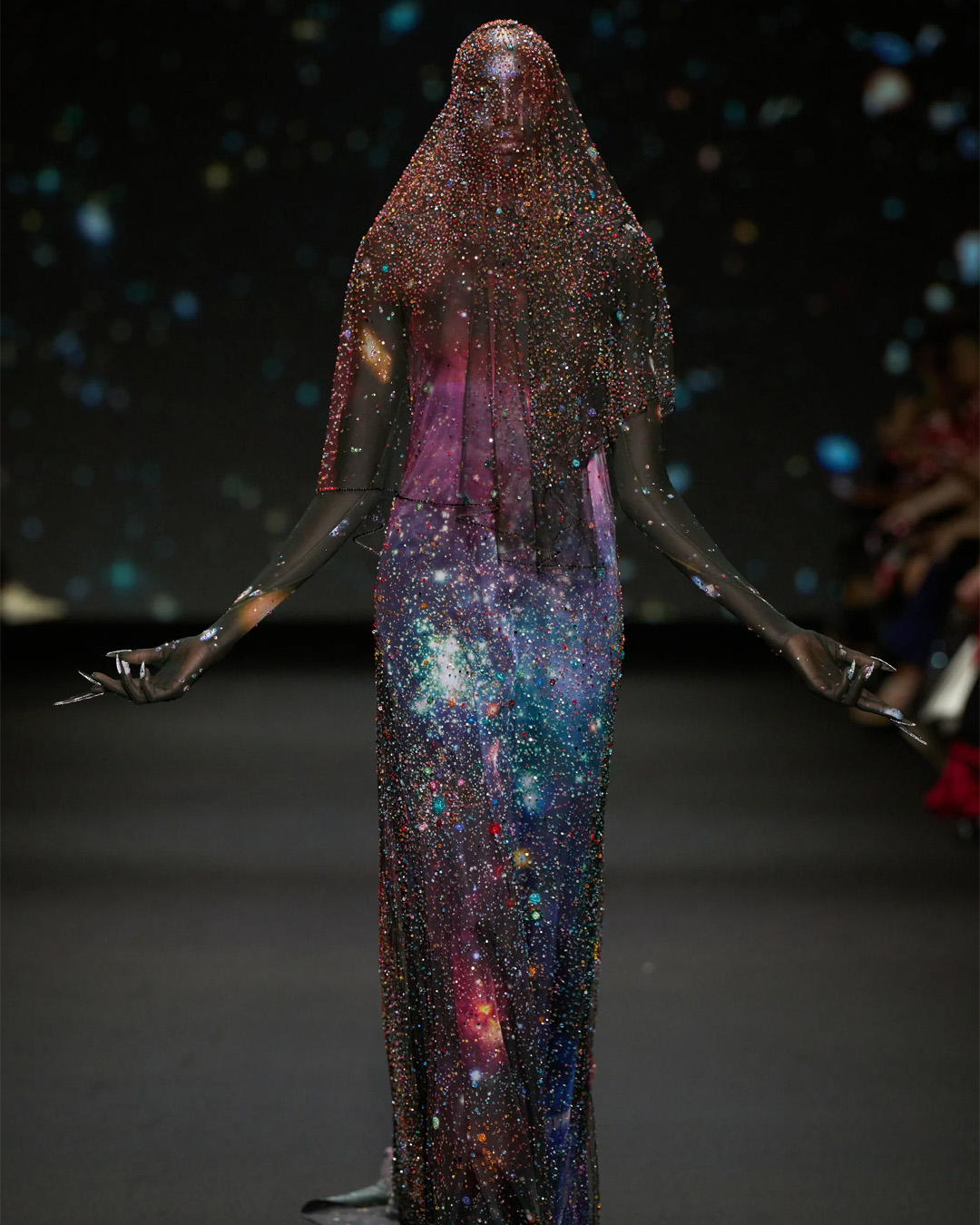 Сурреалист үлгэрийн баатрууд тайзнаа амилсан нь (фото 24)