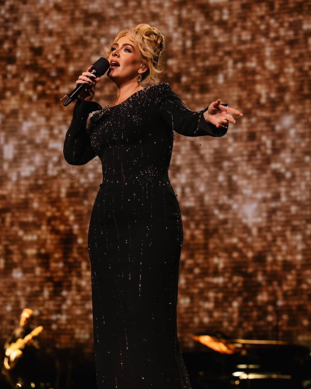 Сурреалист үлгэрийн баатрууд тайзнаа амилсан нь (фото 1)