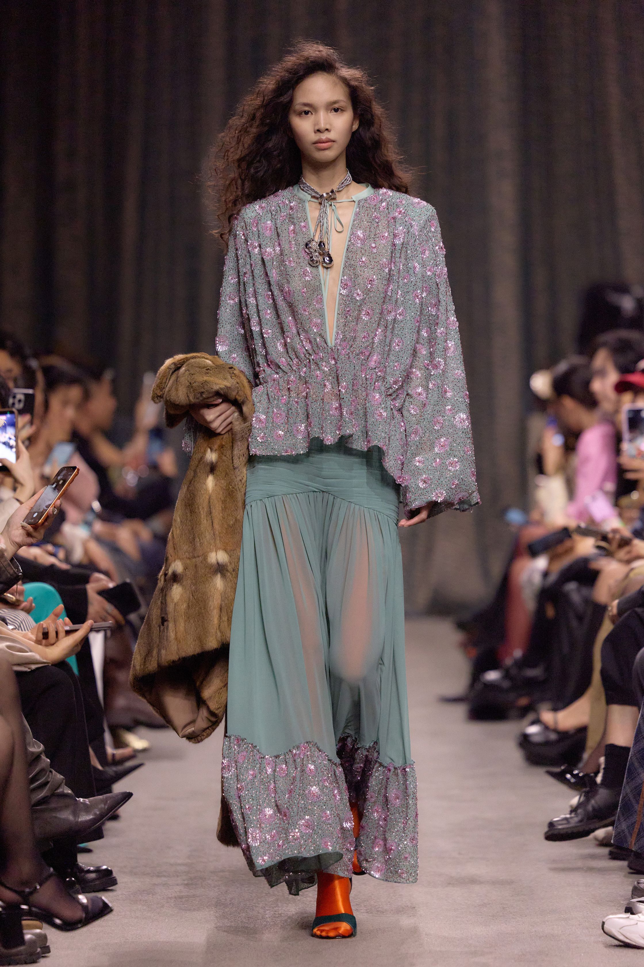 Шанхайн намар-өвлийн загварын долоо хоногийн онцлох трендүүд (фото 39)