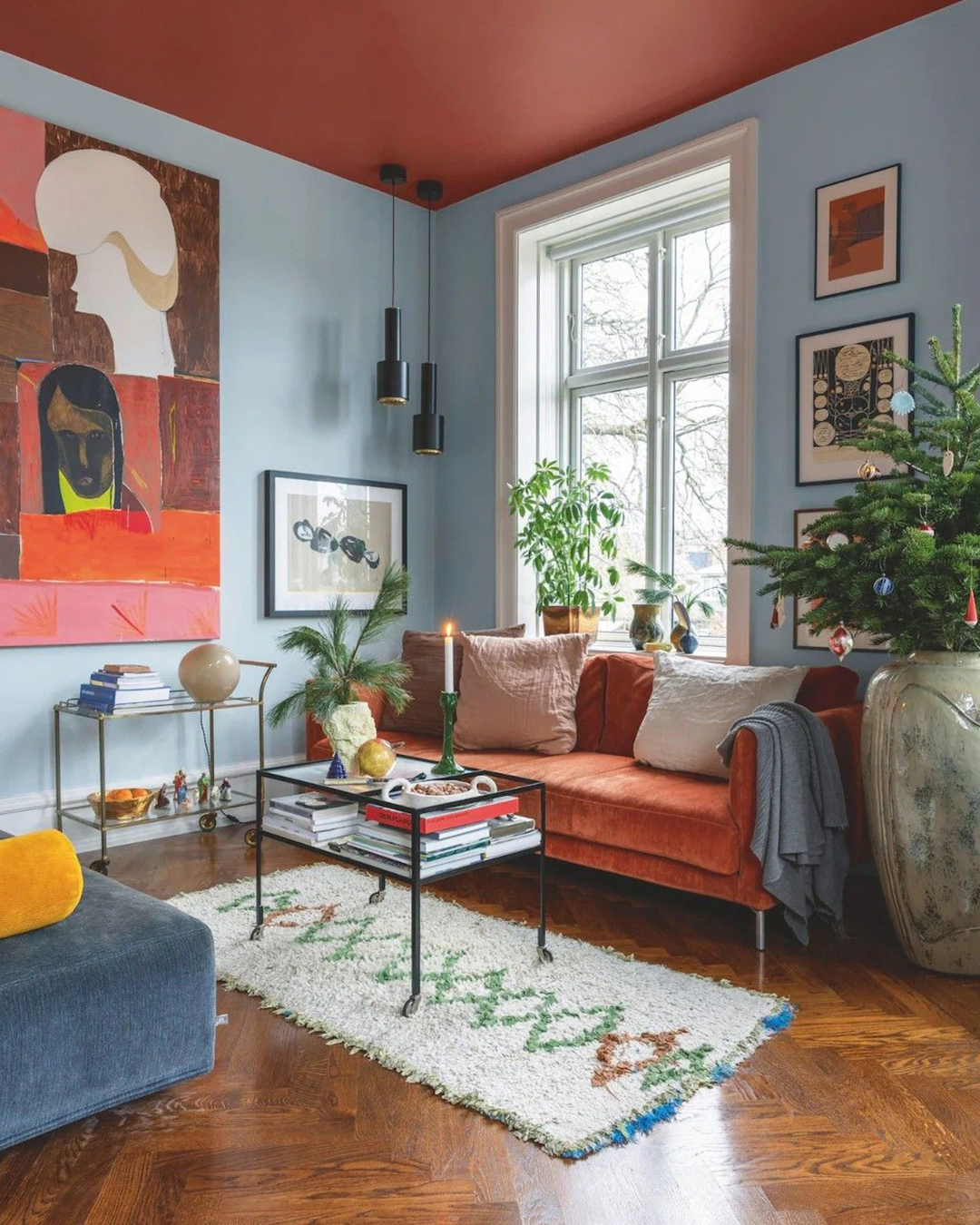 Интерьерийн шийдэл: Тод өнгийн буйдан (фото 6)