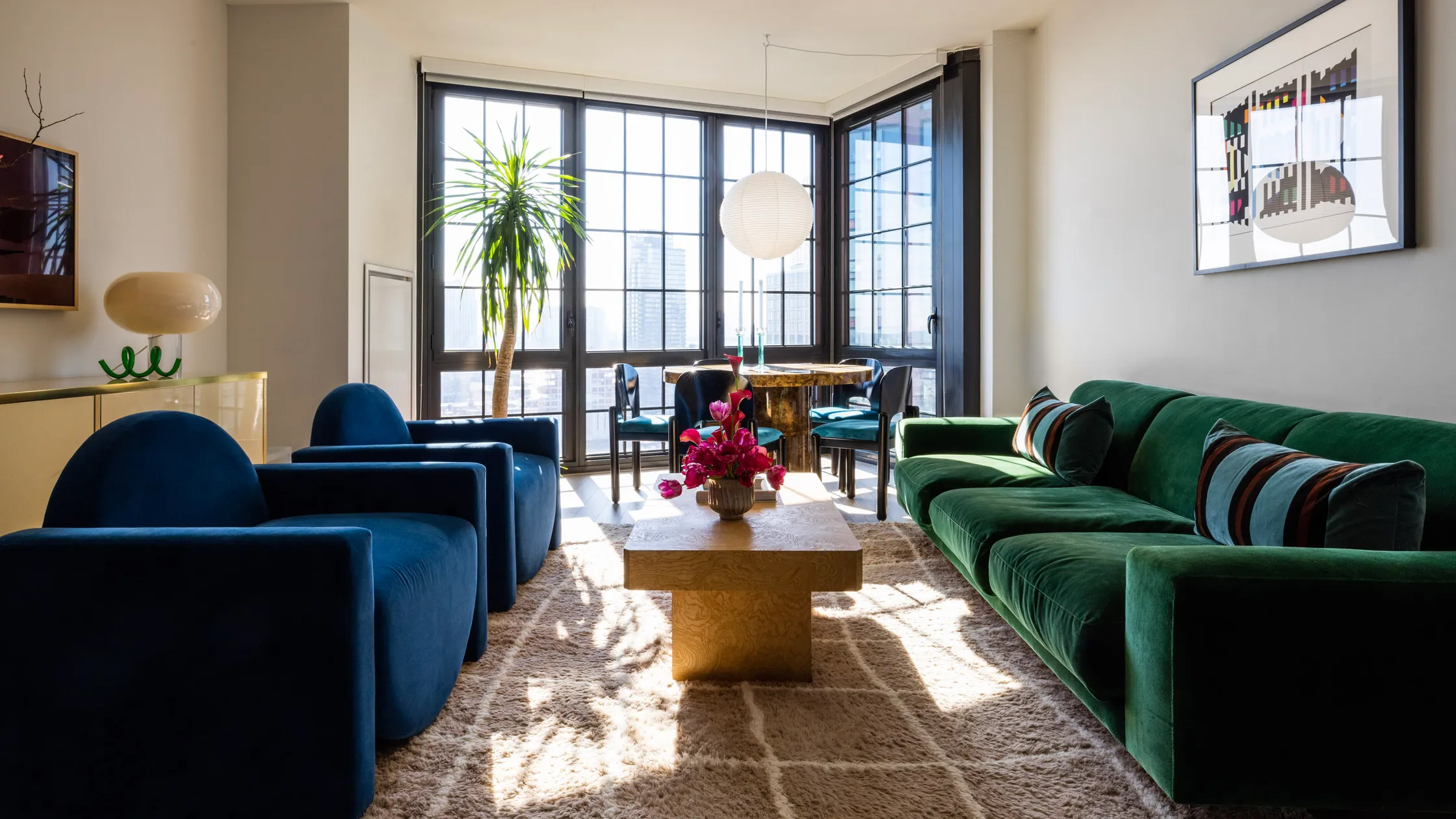 Интерьерийн шийдэл: Тод өнгийн буйдан (фото 1)