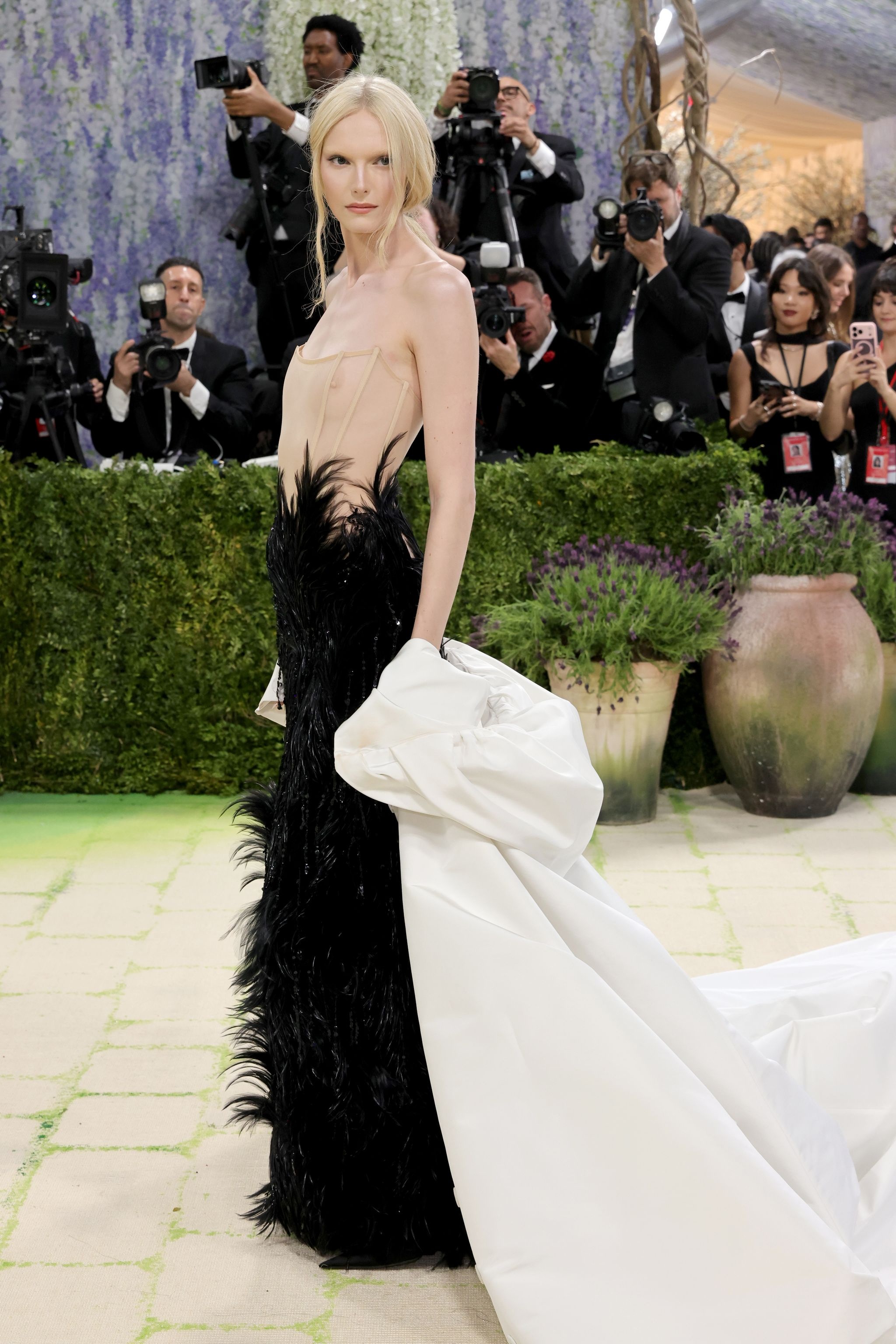 Met Gala 2026: Улаан хивсний шилдэг төрхүүд (фото 22)