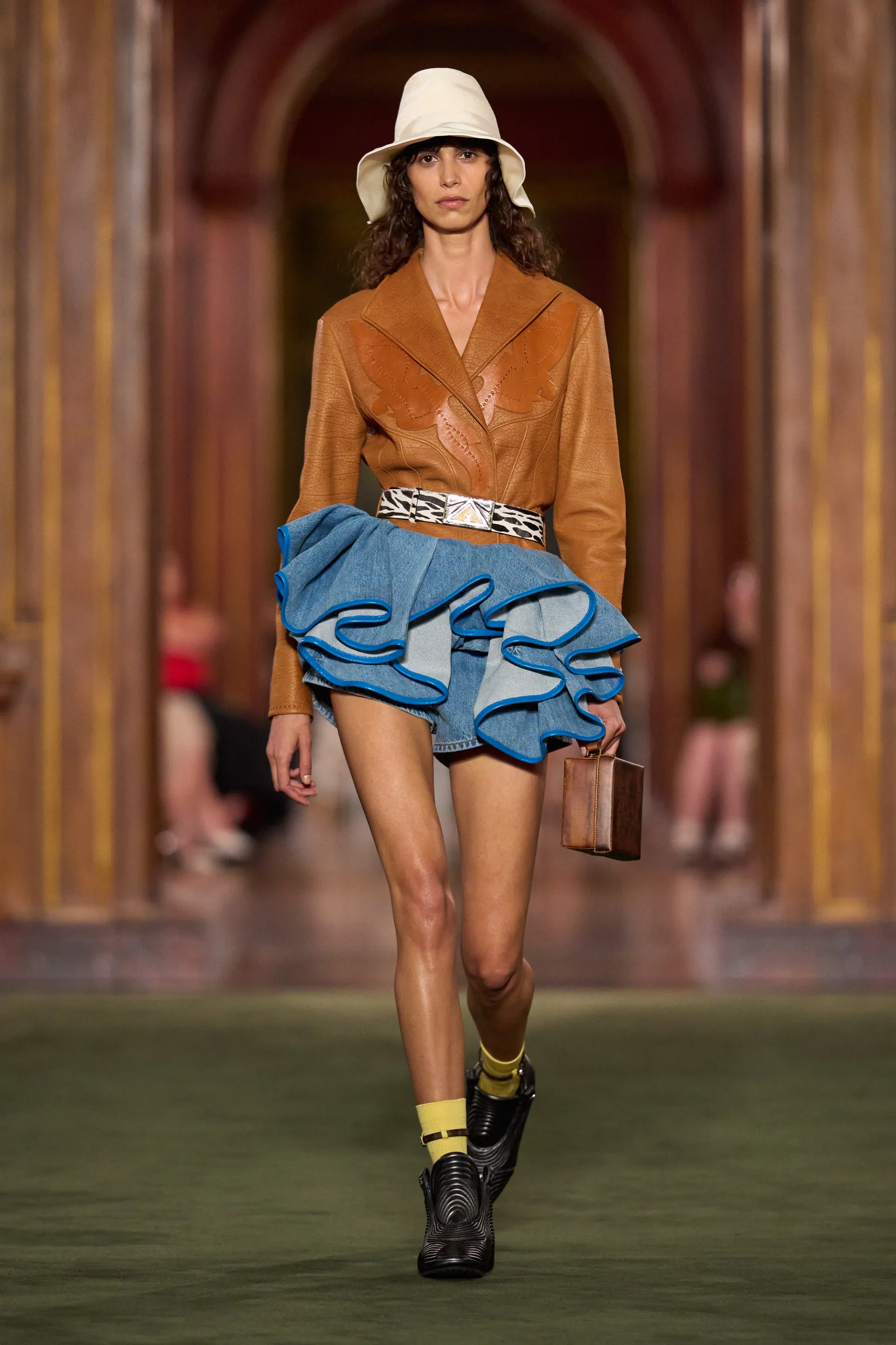 Chanel, Christian Dior, Gucci, Louis Vuitton зэрэг брэндүүд Resort загваруудаа танилцууллаа (фото 32)