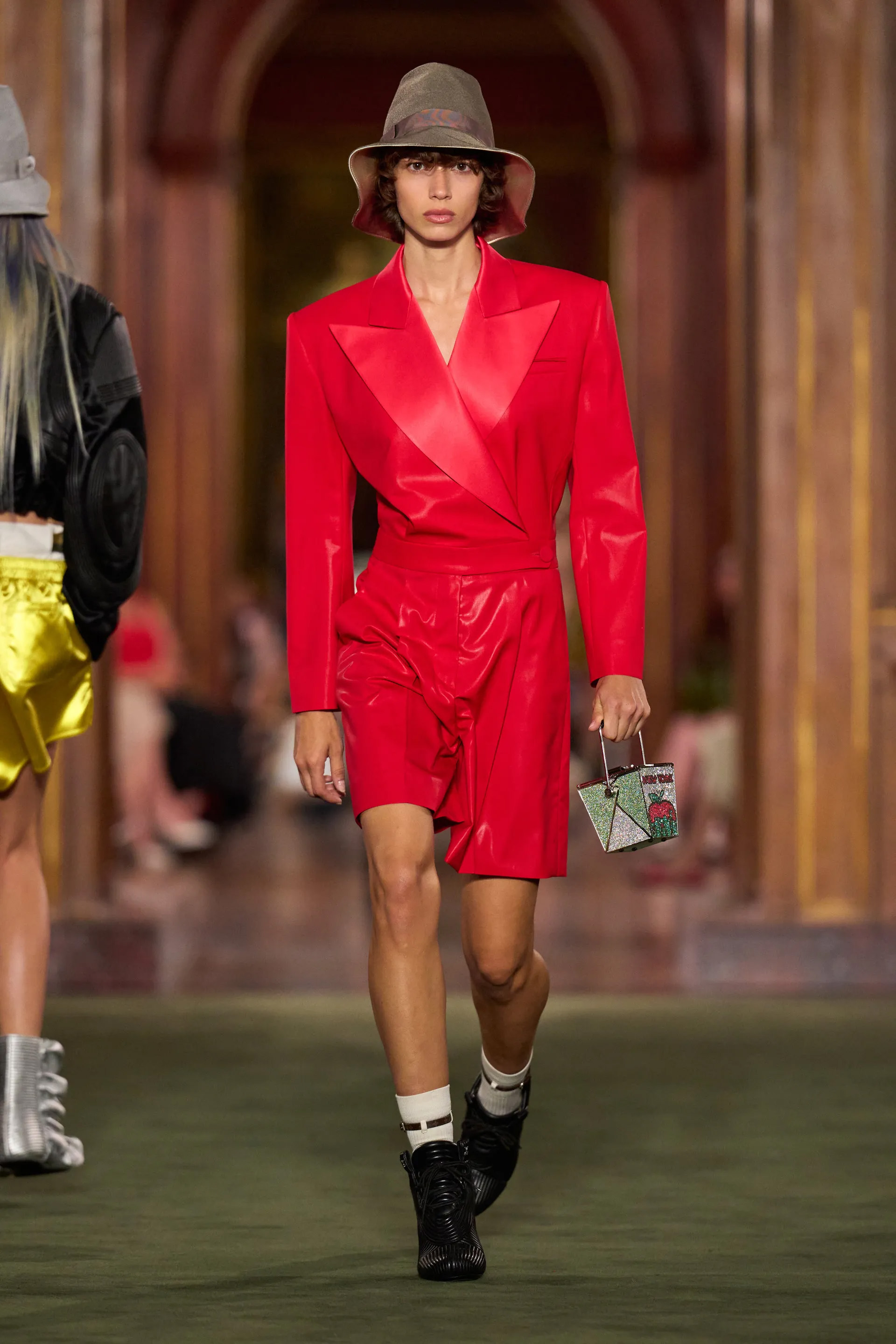 Chanel, Christian Dior, Gucci, Louis Vuitton зэрэг брэндүүд Resort загваруудаа танилцууллаа (фото 29)