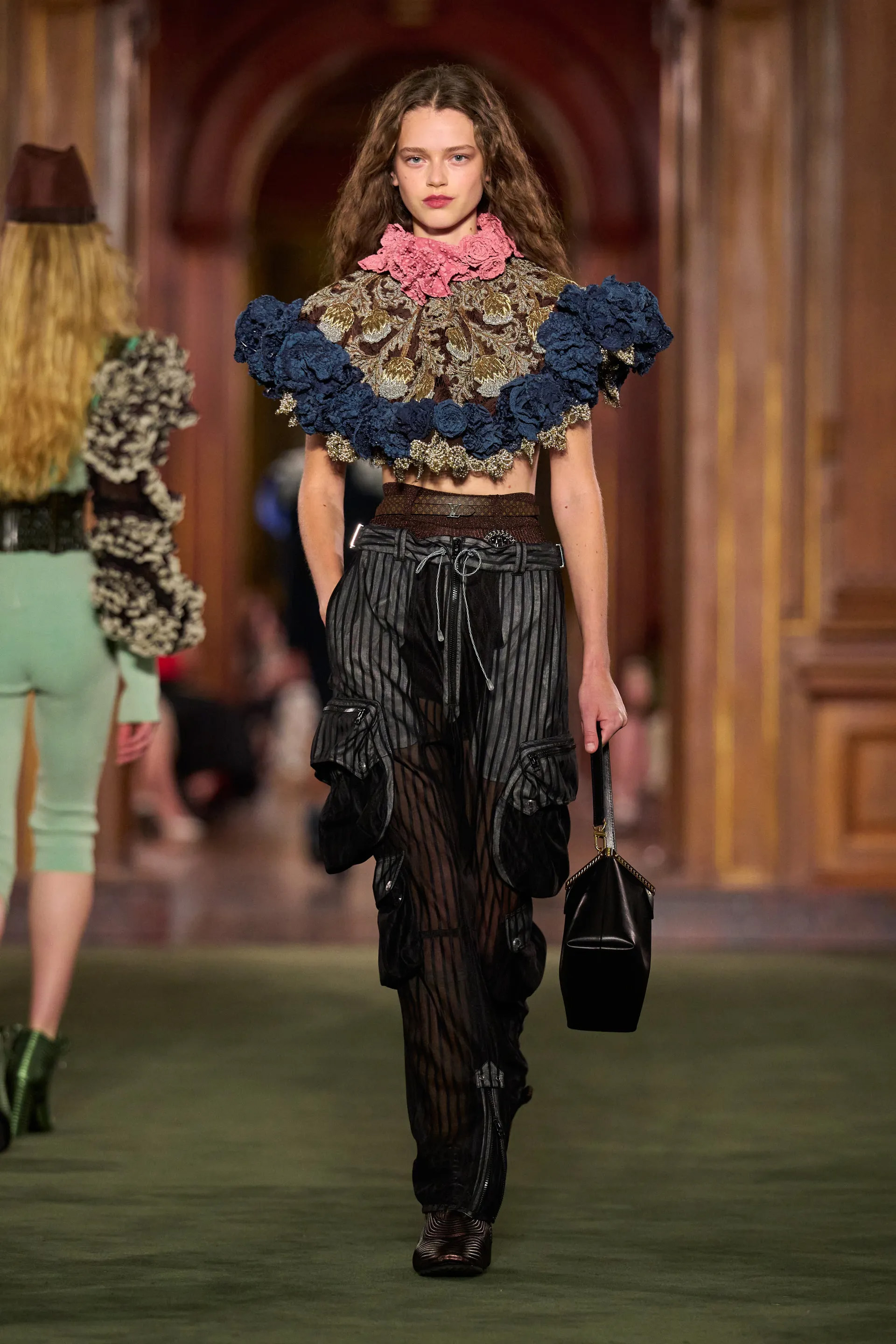 Chanel, Christian Dior, Gucci, Louis Vuitton зэрэг брэндүүд Resort загваруудаа танилцууллаа (фото 25)