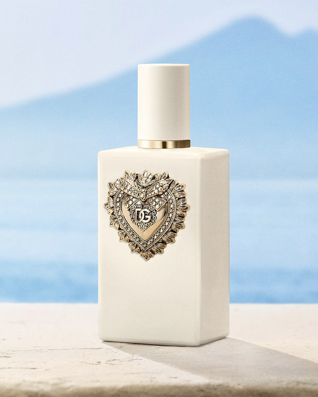 Dolce & Gabbana New Devotion үнэртэй усны сурталчилгаанд Ирина Шейк тоглолоо (фото 2)