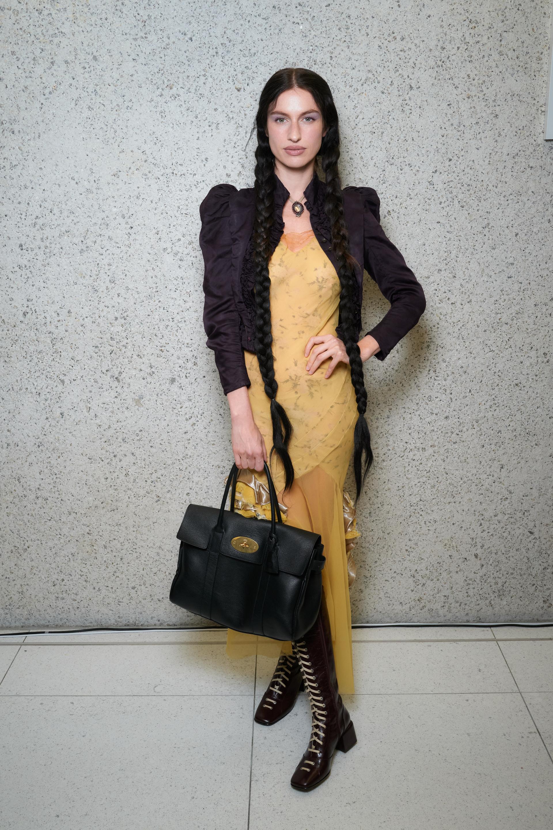 Mulberry SS2027 шоунд хүрэлцэн ирсэн тусгай зочид (фото 35)